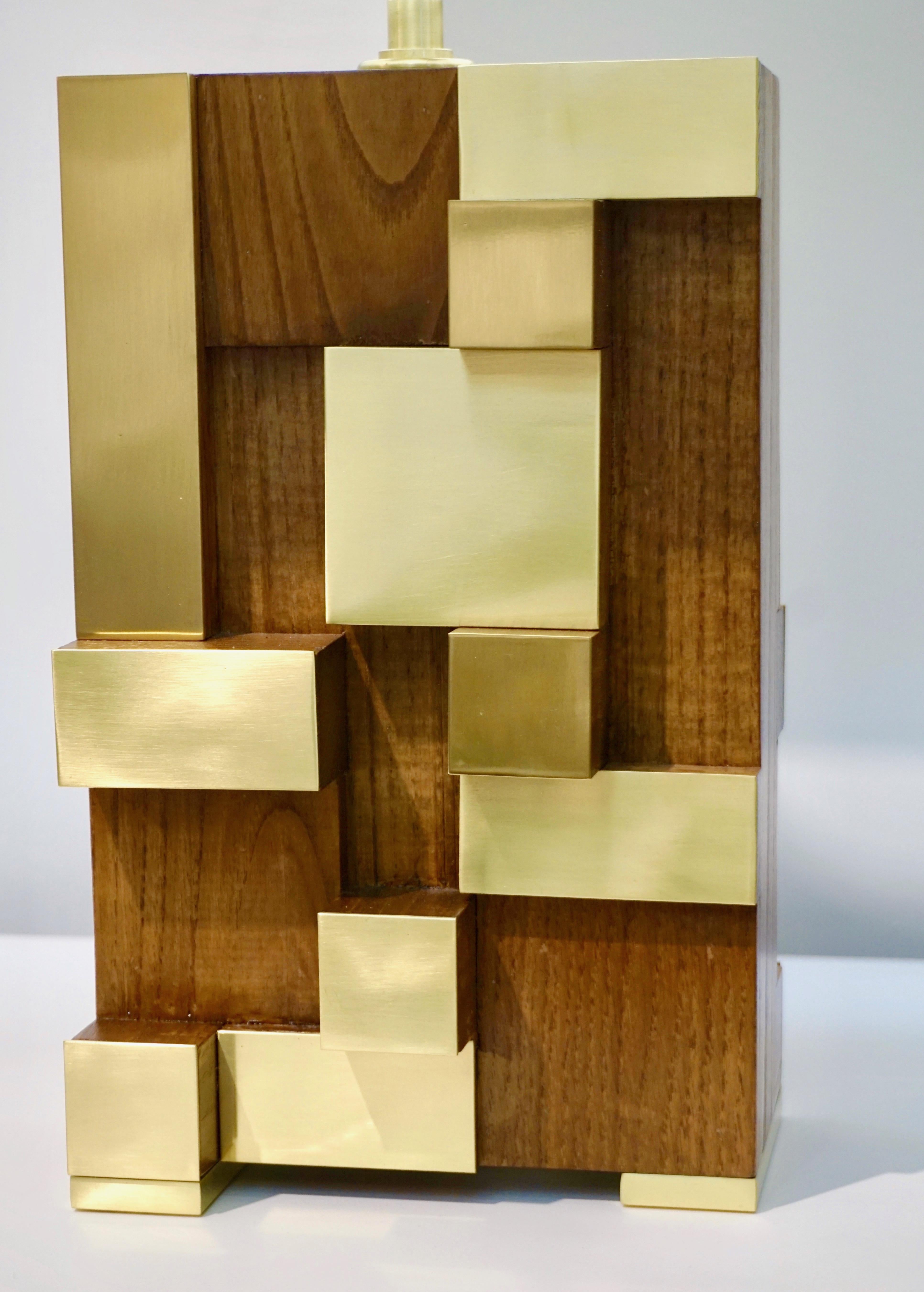 Pareja de Lámparas Urbanas Contemporáneas de Arquitectura Italiana de Madera Escalonada y Latón en venta 5
