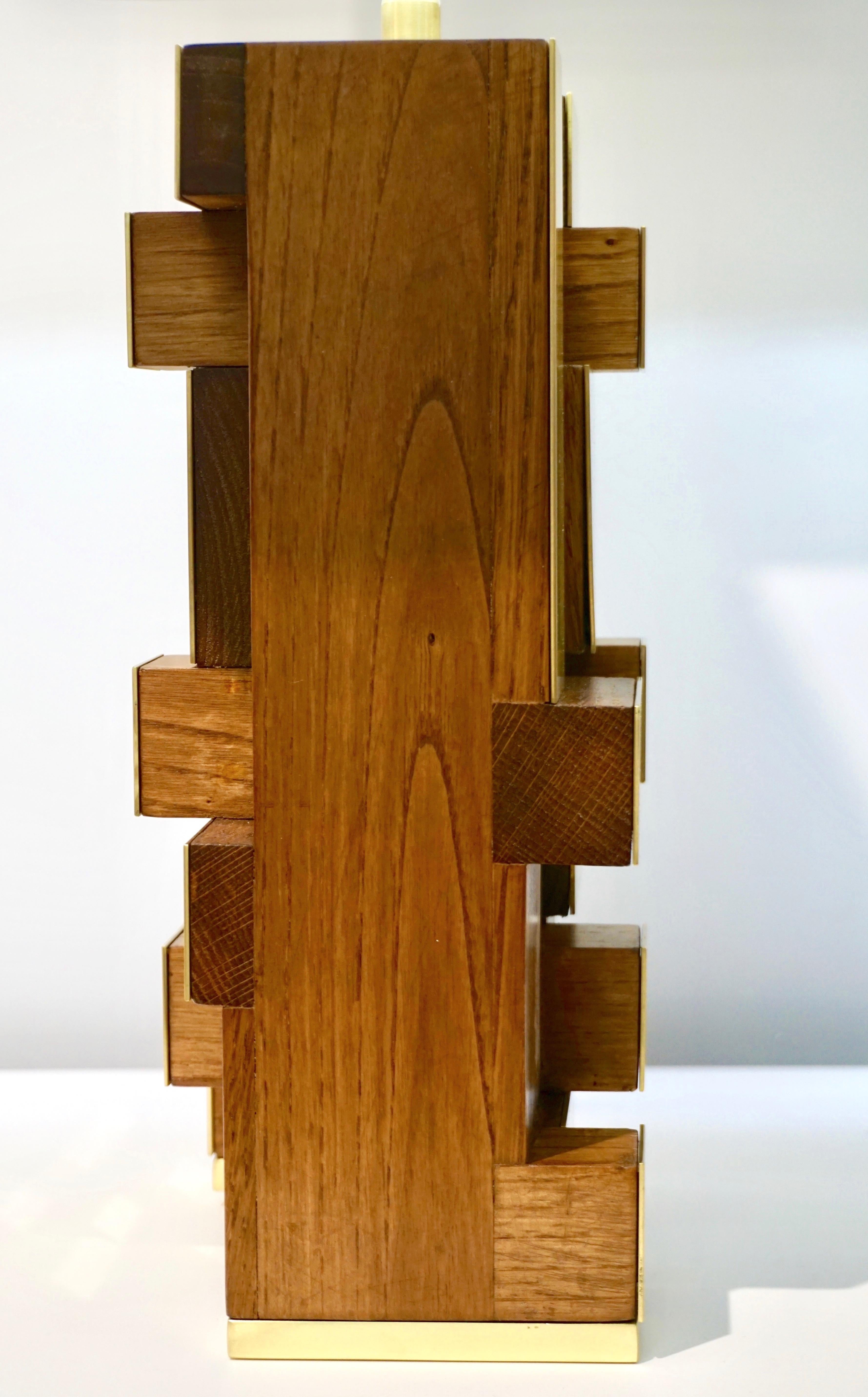 Pareja de Lámparas Urbanas Contemporáneas de Arquitectura Italiana de Madera Escalonada y Latón en venta 7