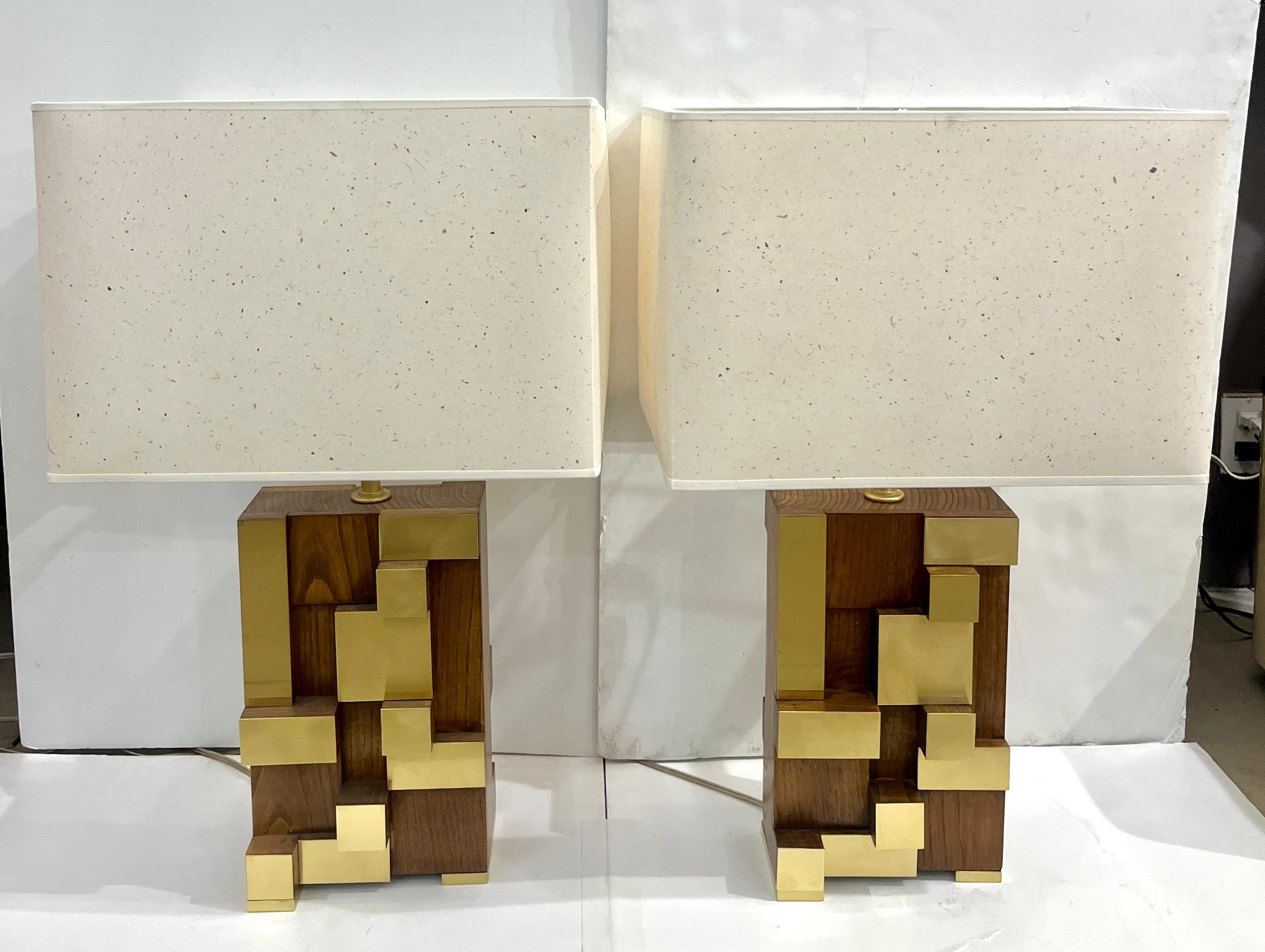 Pareja de Lámparas Urbanas Contemporáneas de Arquitectura Italiana de Madera Escalonada y Latón en venta 8