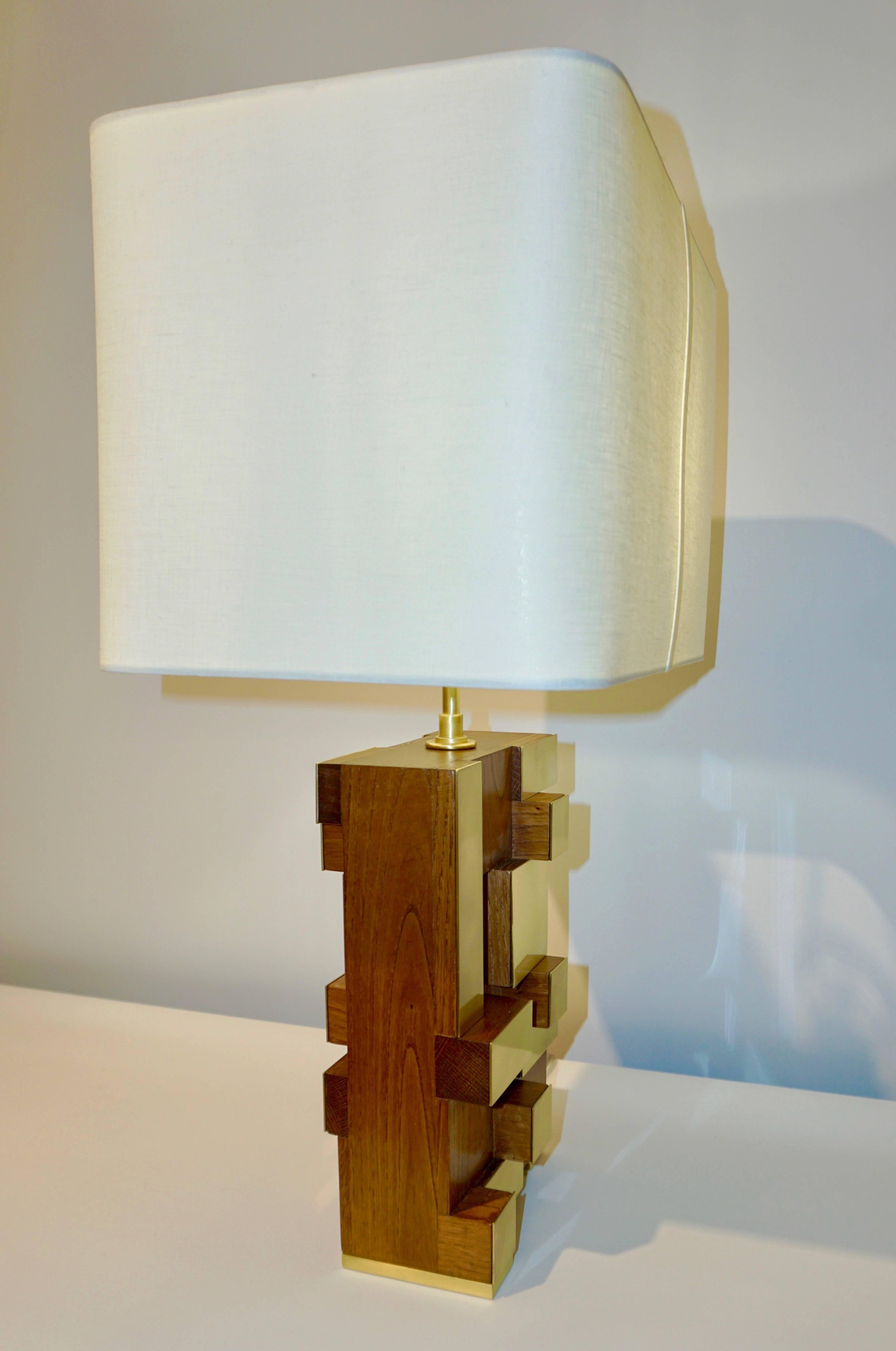 Contemporary Italian Architectural Pair of Stepped Wood and Brass Urban Lamps In Excellent Condition In New York, NY