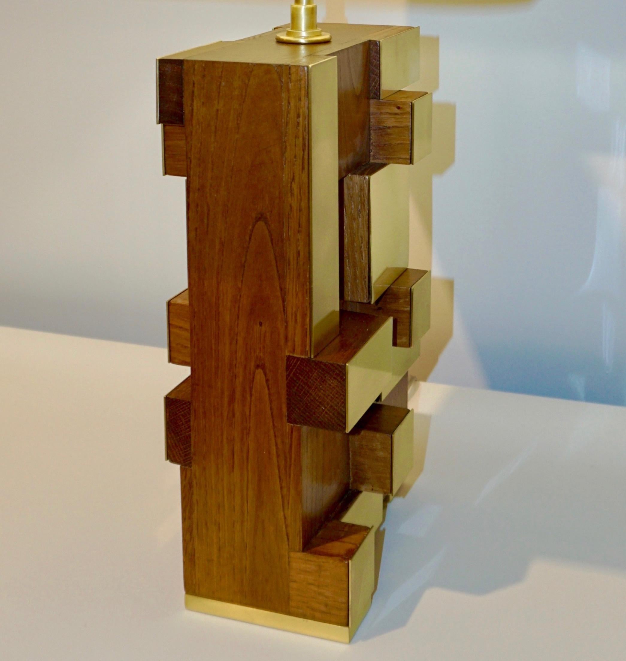 Pareja de Lámparas Urbanas Contemporáneas de Arquitectura Italiana de Madera Escalonada y Latón Siglo XXI y contemporáneo en venta