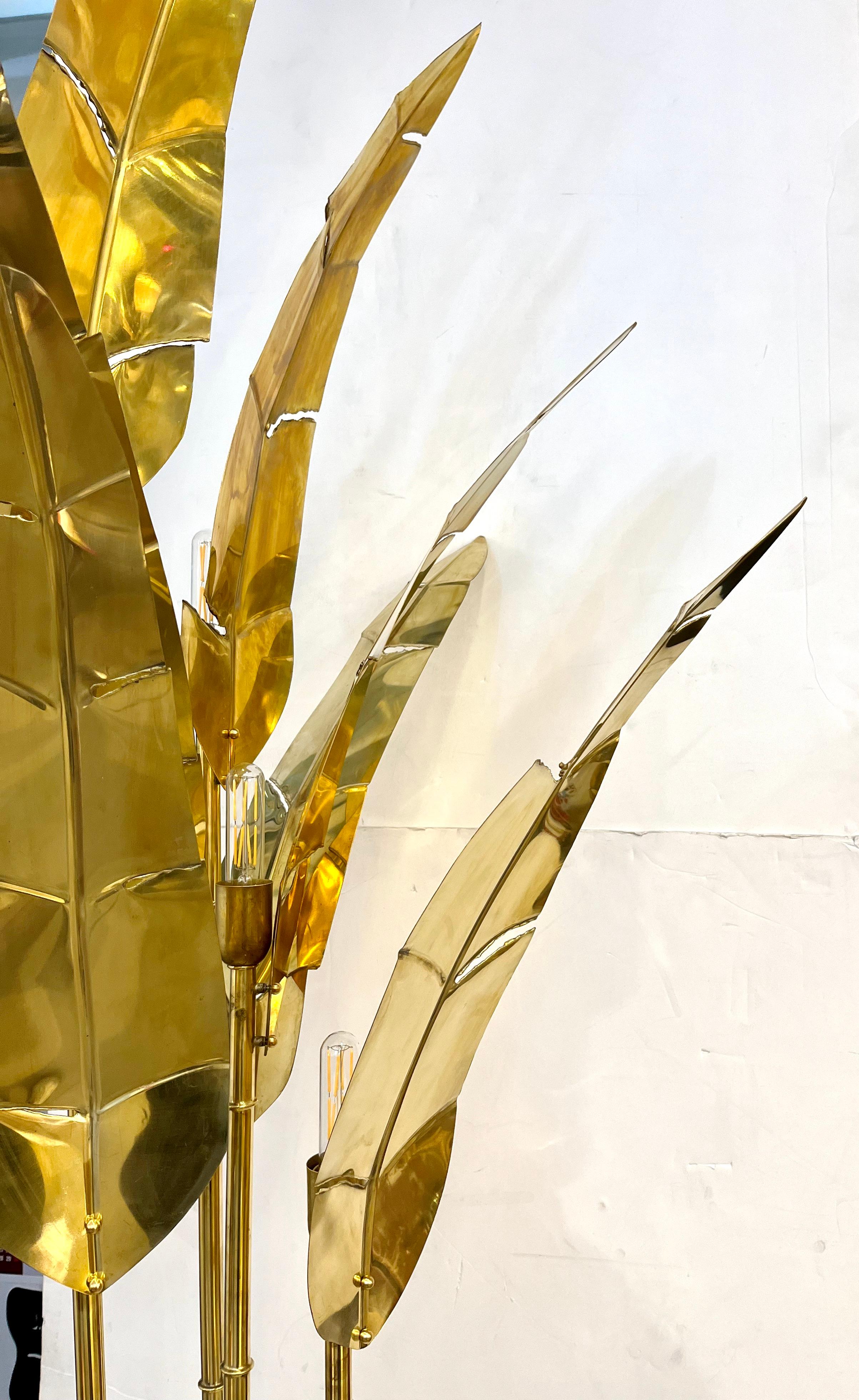 Zeitgenössische italienische Art-Déco-Stehlampe, 7-Blatt, Palmenbaum, organisch, modern, Messing im Zustand „Neu“ im Angebot in New York, NY