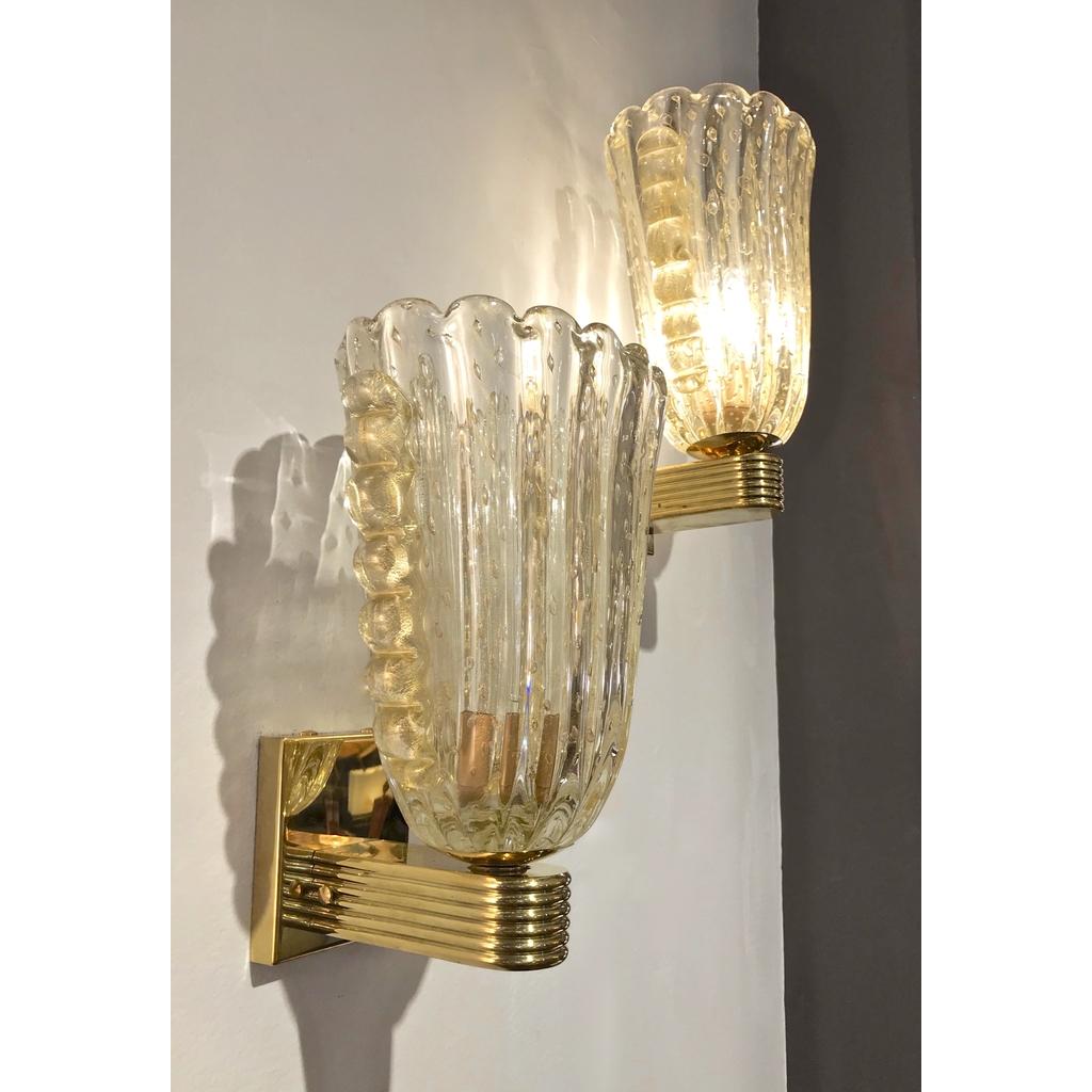 Venetian pair of wall lights of modern organic design, with Art Deco Design, entirely handcrafted in Murano (Italy), the scalloped edge bowls in high-quality crystal blown Murano glass, in Barovier style, decorated with the Pulegoso technique: big