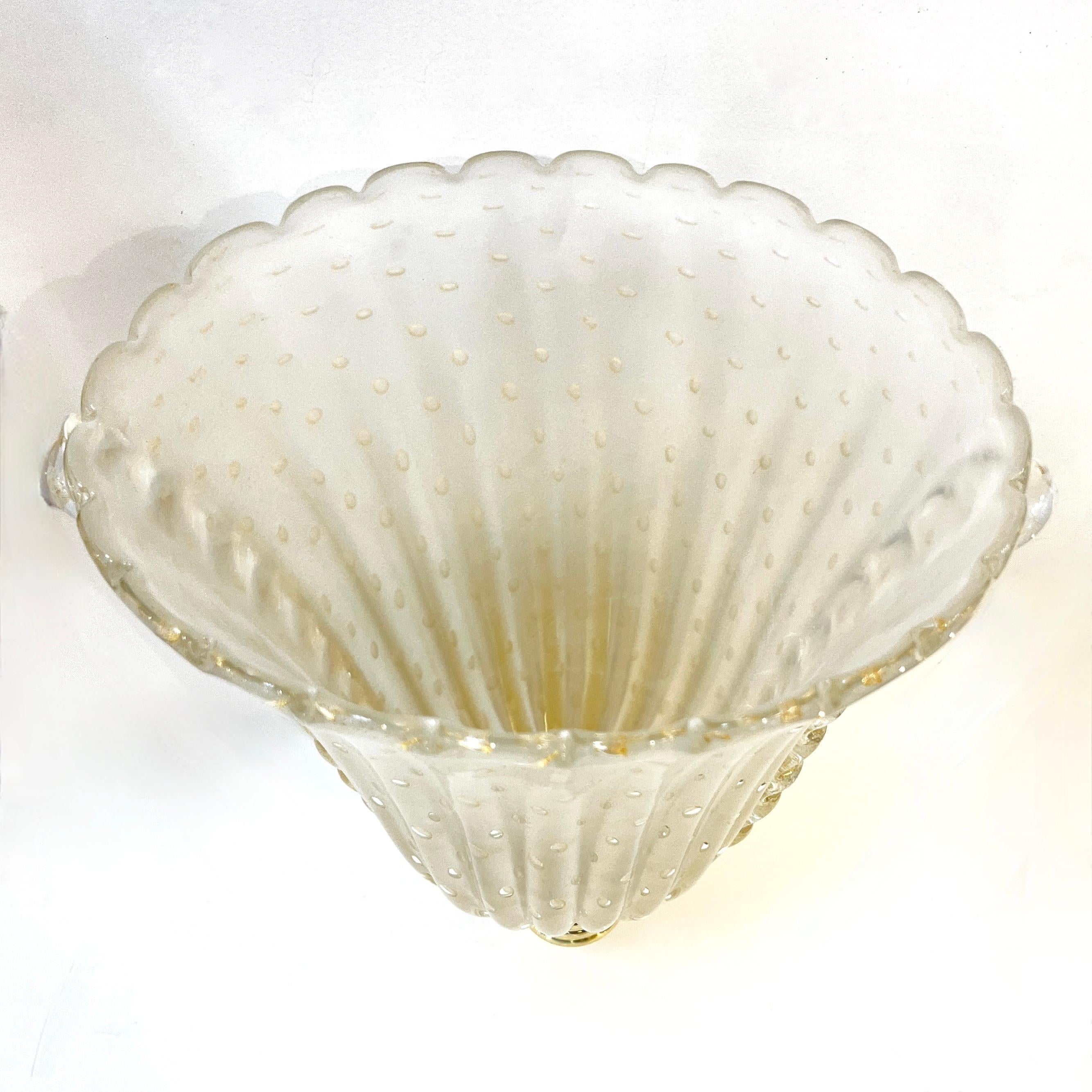 Apliques de cristal de Murano esmerilado en pan de oro de diseño Art Decó italiano contemporáneo Siglo XXI y contemporáneo en venta