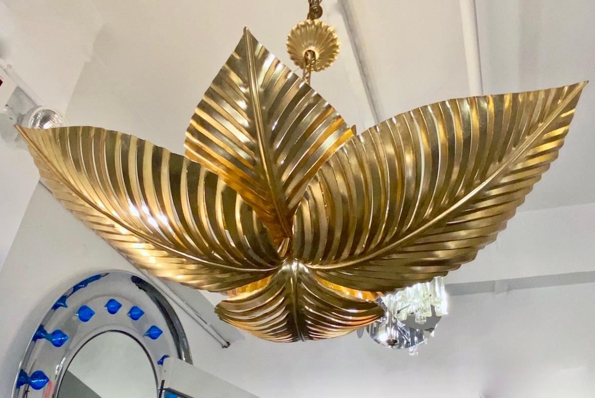 Contemporary Italian Art Deco Design Hand Made Gold Metall Tiered Leaf Kronleuchter (Art déco) im Angebot