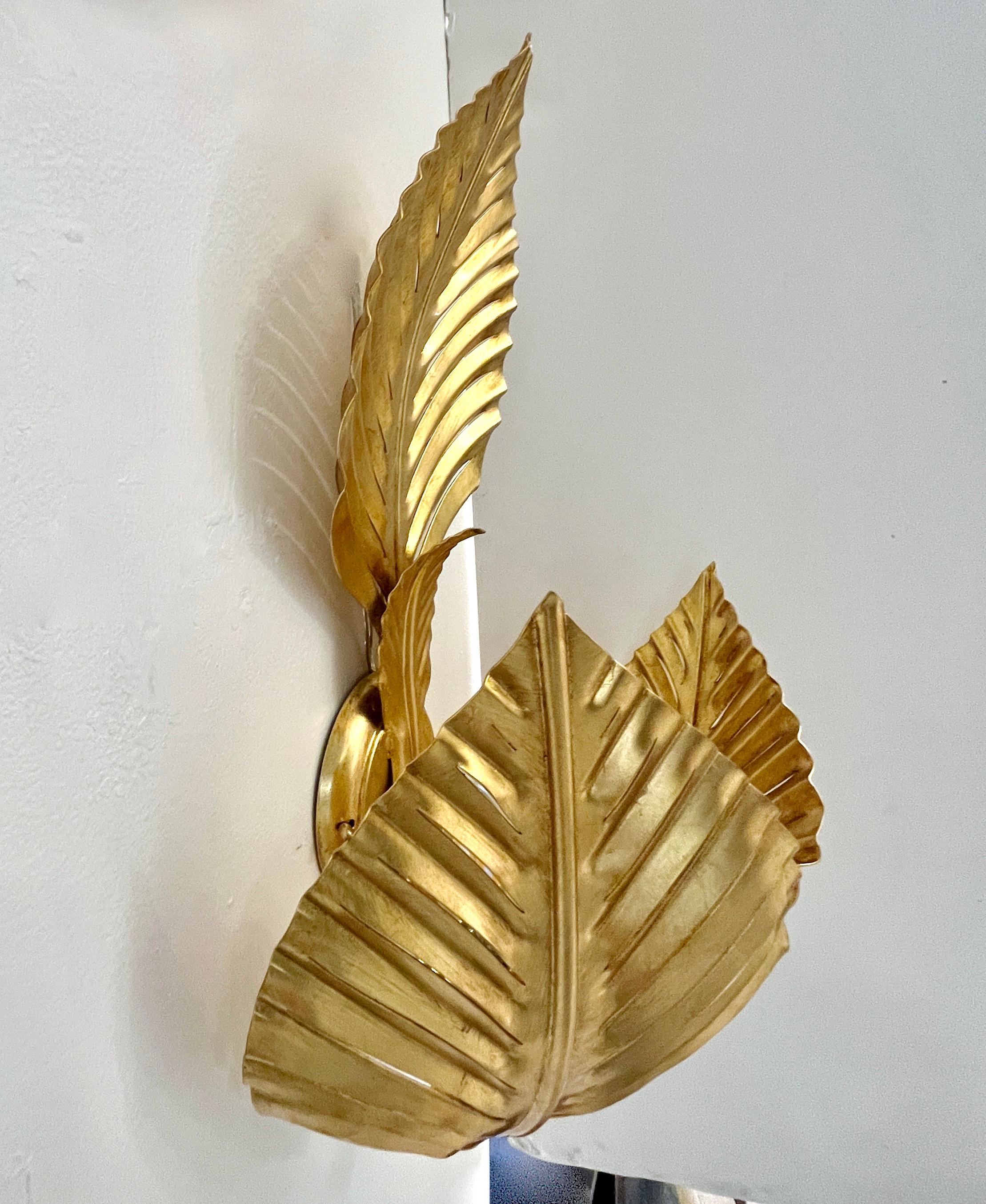 Contemporary Italian Art Deco Design Pair of Hand Made Gold Metal 3-Leaf Sconces For Sale 6