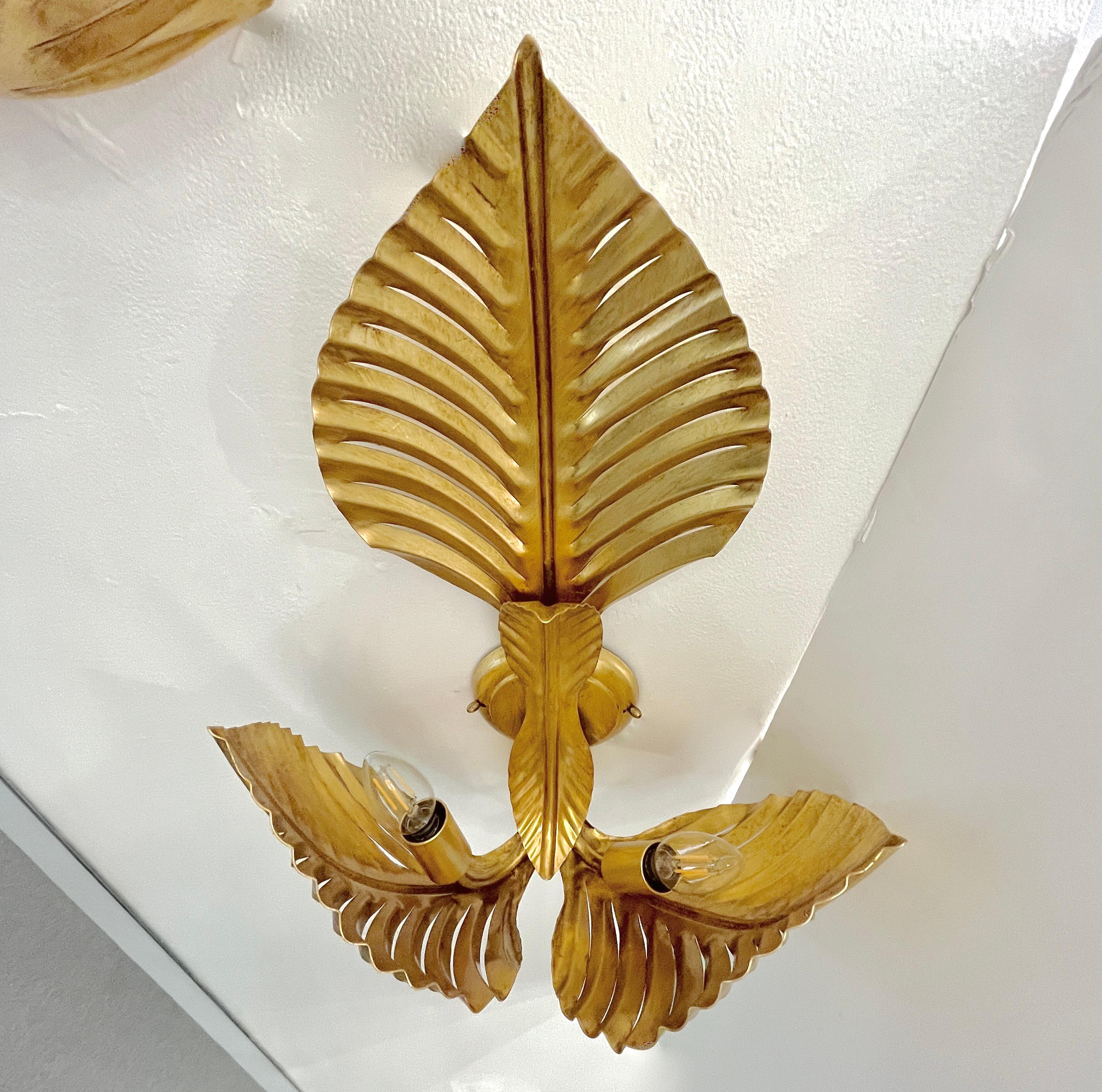 Contemporary Italian Art Deco Design Pair of Hand Made Gold Metal 3-Leaf Sconces For Sale 10