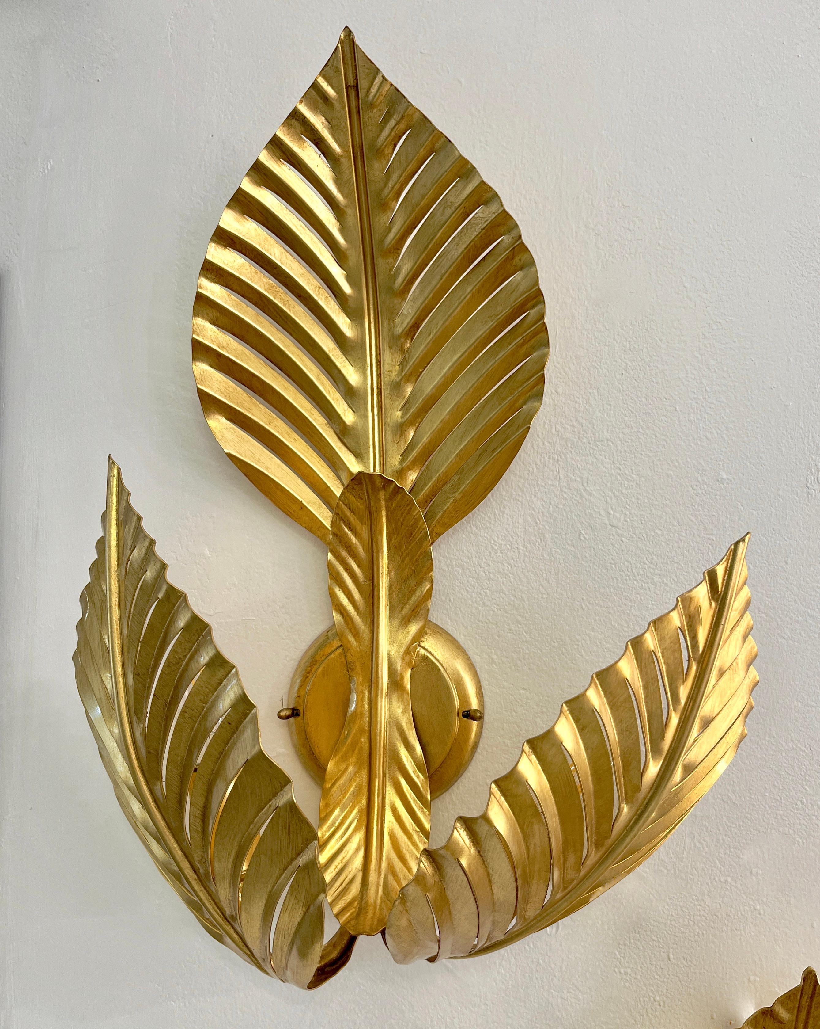 Contemporary Italian Art Deco Design Pair of Hand Made Gold Metal 3-Leaf Sconces For Sale 11