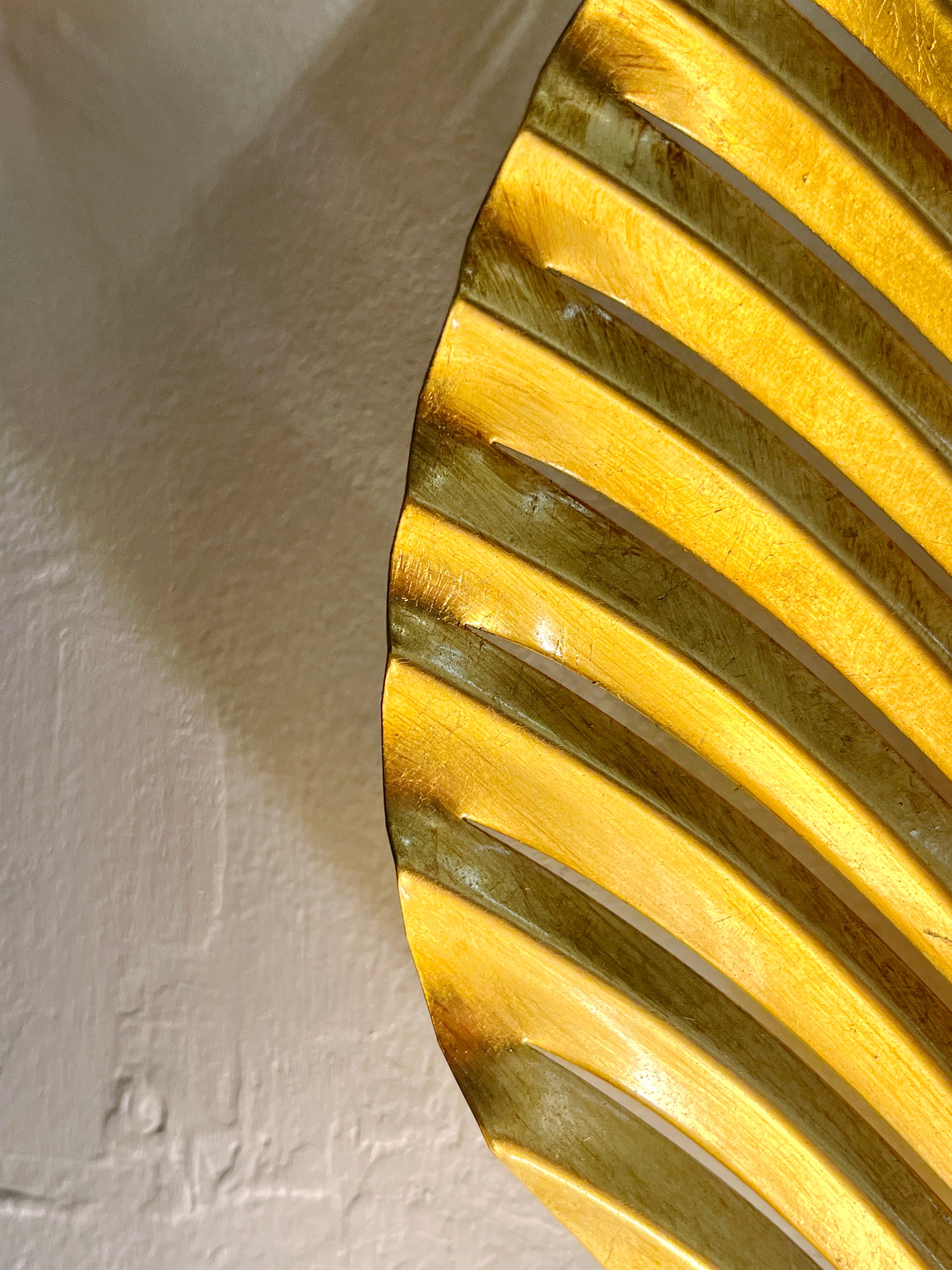 Paire d'appliques à 3 feuilles en métal doré faites à la main, contemporaines et de design Art Déco italien en vente 10