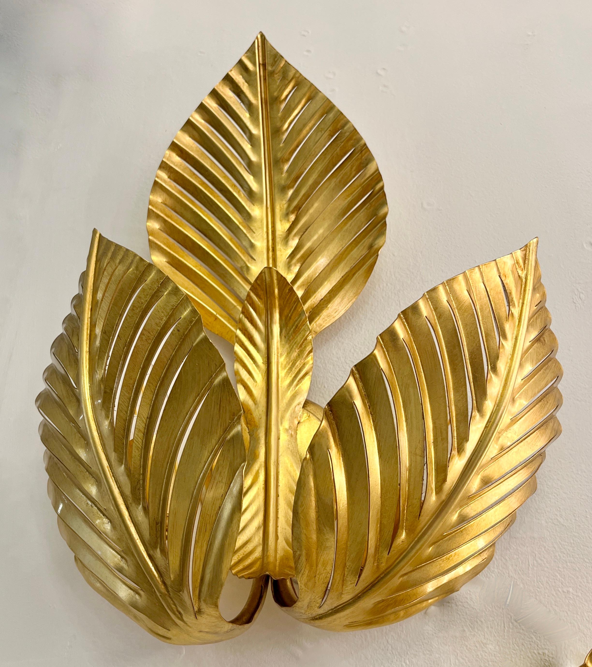 Contemporary Italian Art Deco Design Pair of Hand Made Gold Metal 3-Leaf Sconces For Sale 14