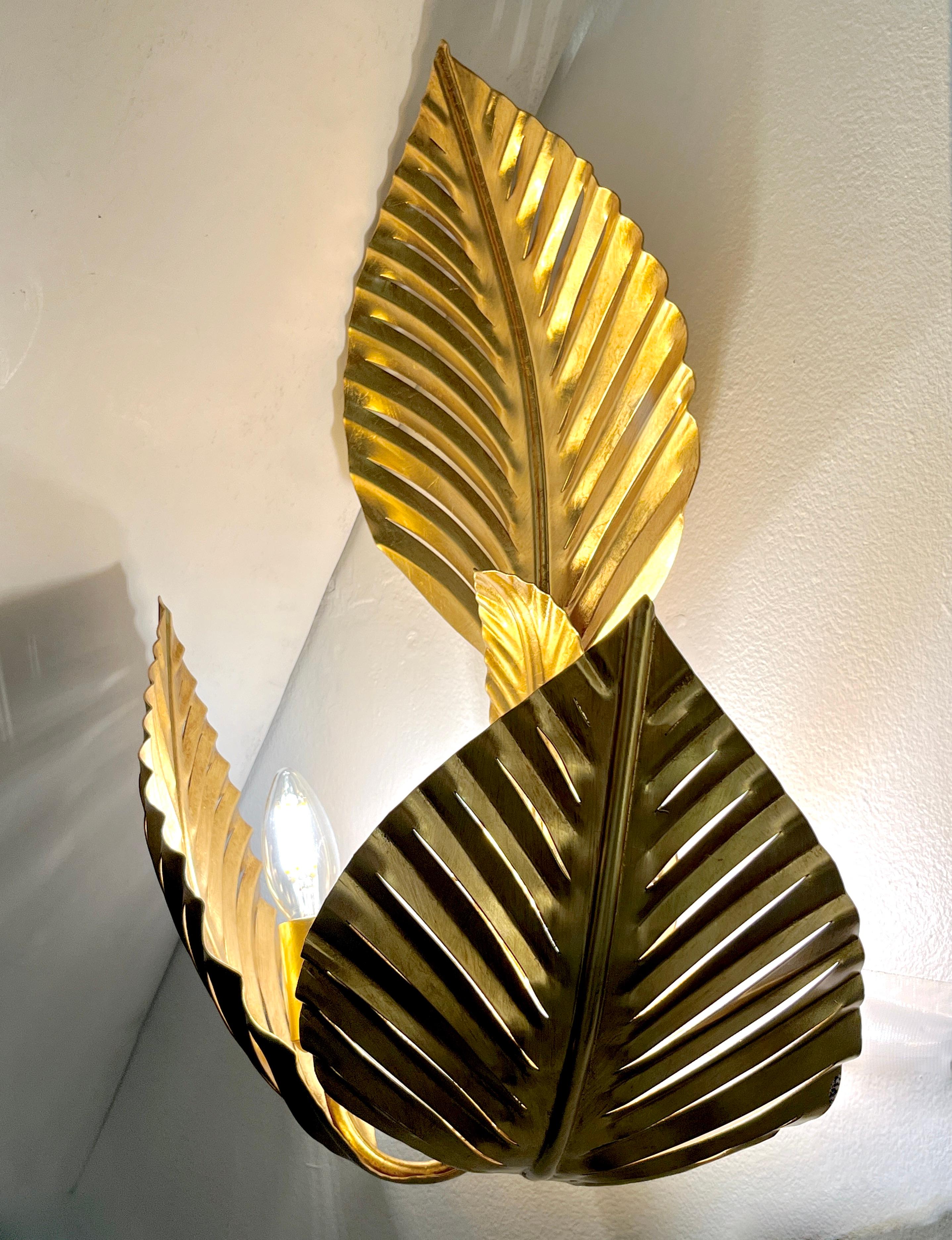 Contemporary Italian Art Deco Design Pair of Hand Made Gold Metal 3-Leaf Sconces For Sale 1