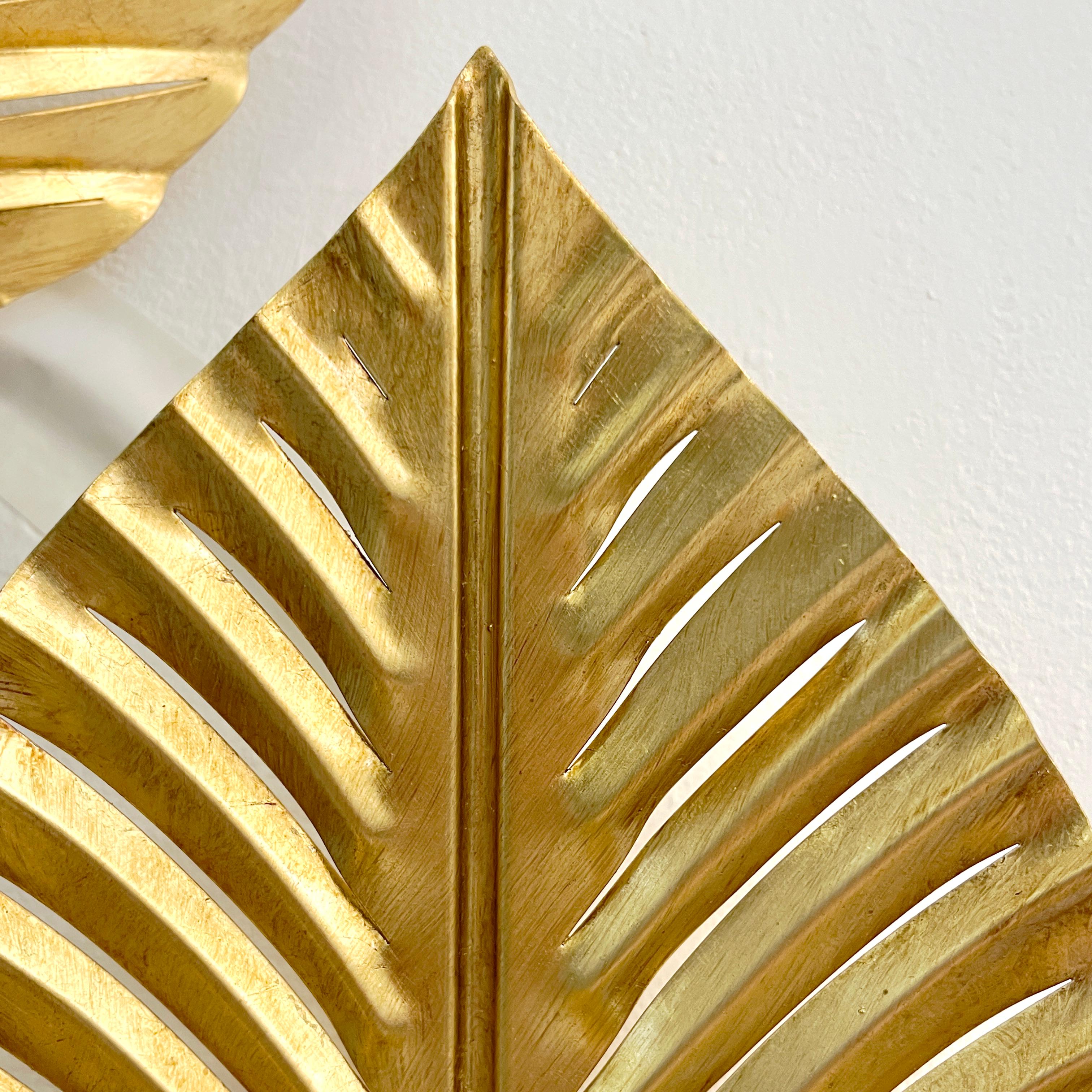 Contemporary Italian Art Deco Design Pair of Hand Made Gold Metal 3-Leaf Sconces For Sale 2