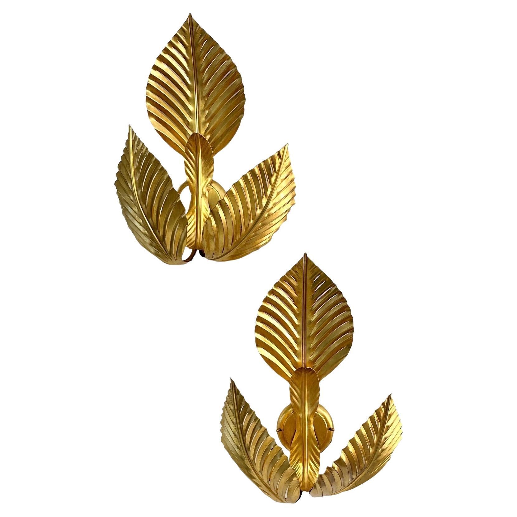 Contemporary Italian Art Deco Design Pair of Hand Made Gold Metal 3-Leaf Sconces For Sale