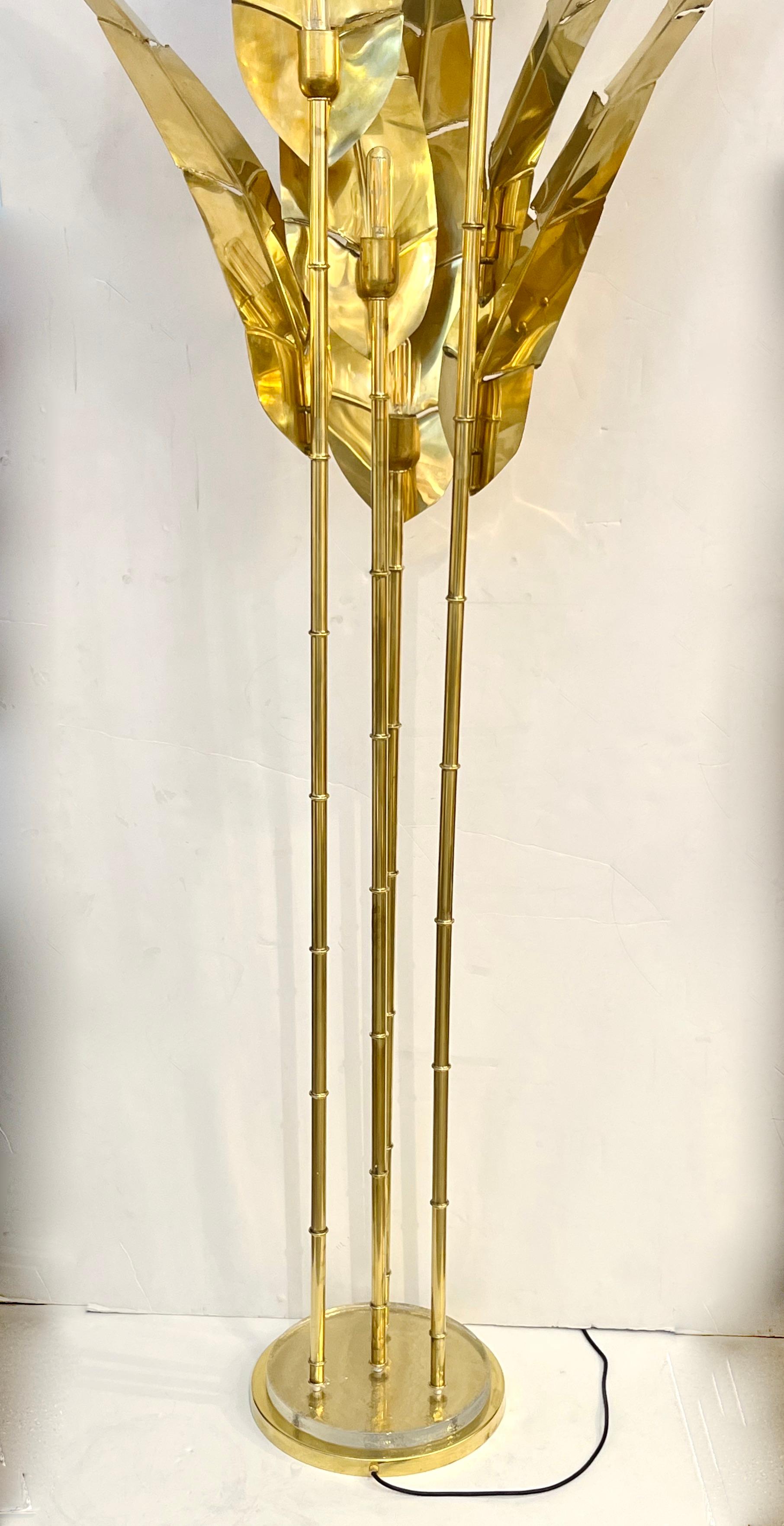 Paire de lampadaires contemporains en laiton à 7 feuilles avec palmier, design Art déco italien en vente 3