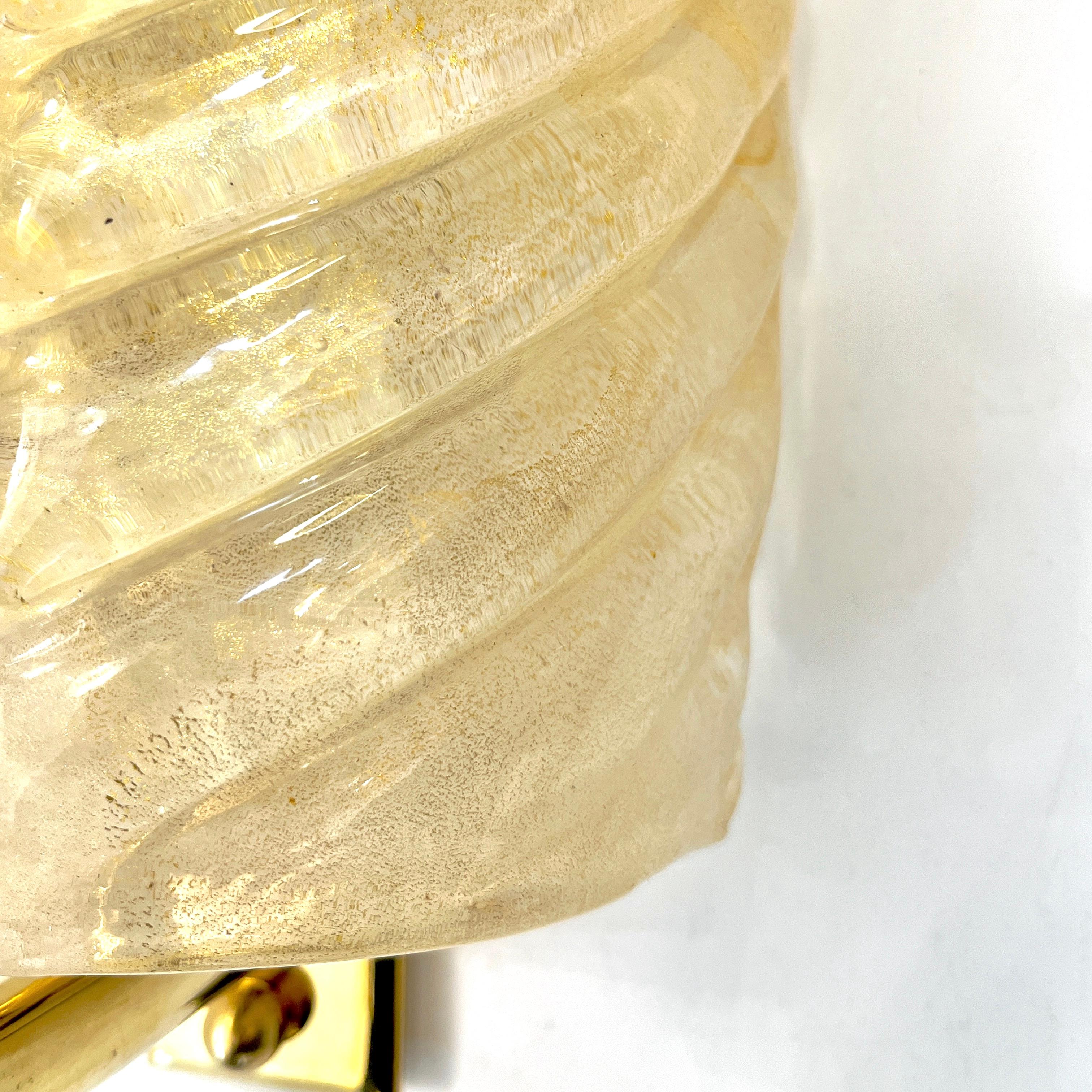 Contemporary Italian Art Deco Pair Crystal Gold Murano Glass Brass Leaf Sconces im Angebot 2