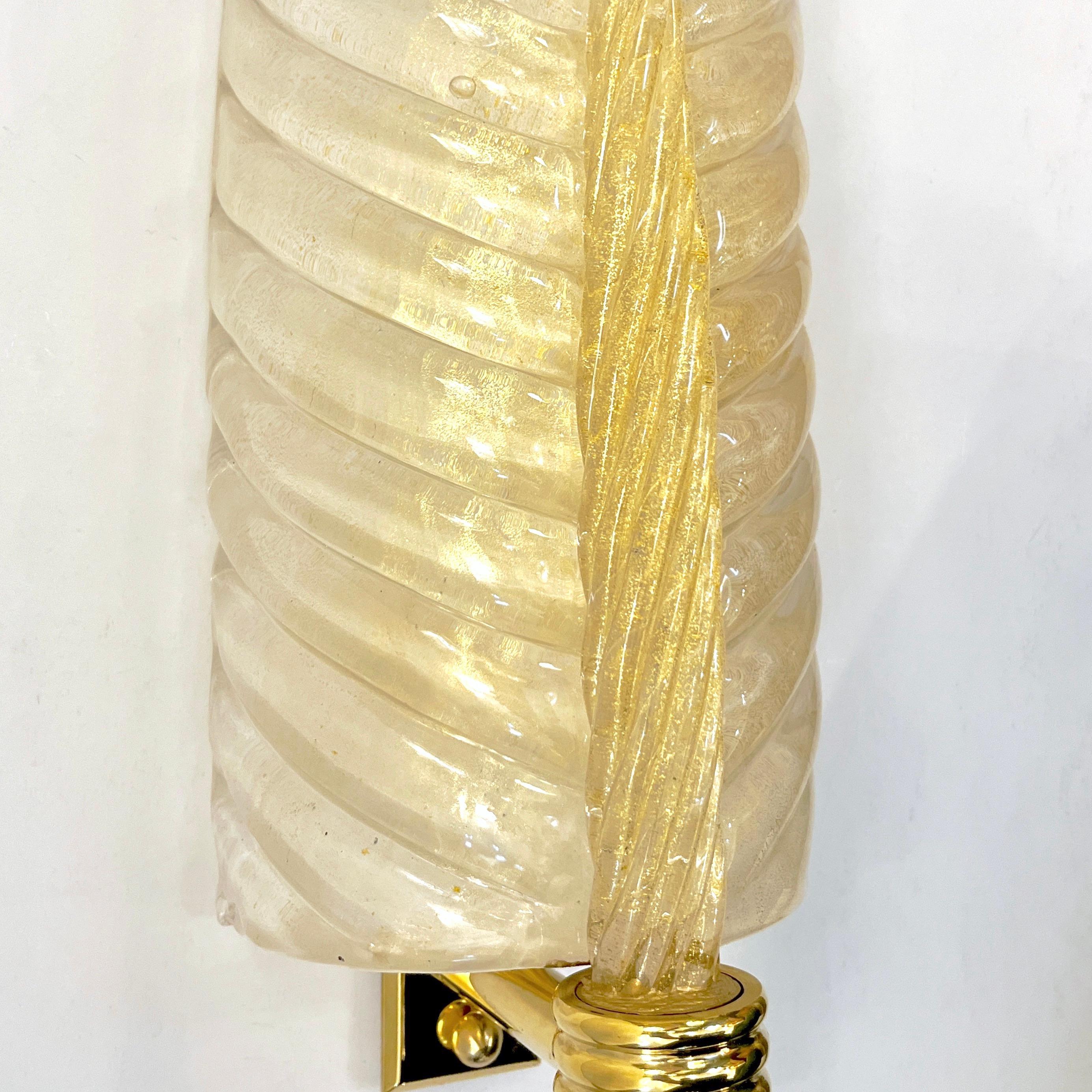 Contemporary Italian Art Deco Pair Crystal Gold Murano Glass Brass Leaf Sconces im Angebot 3