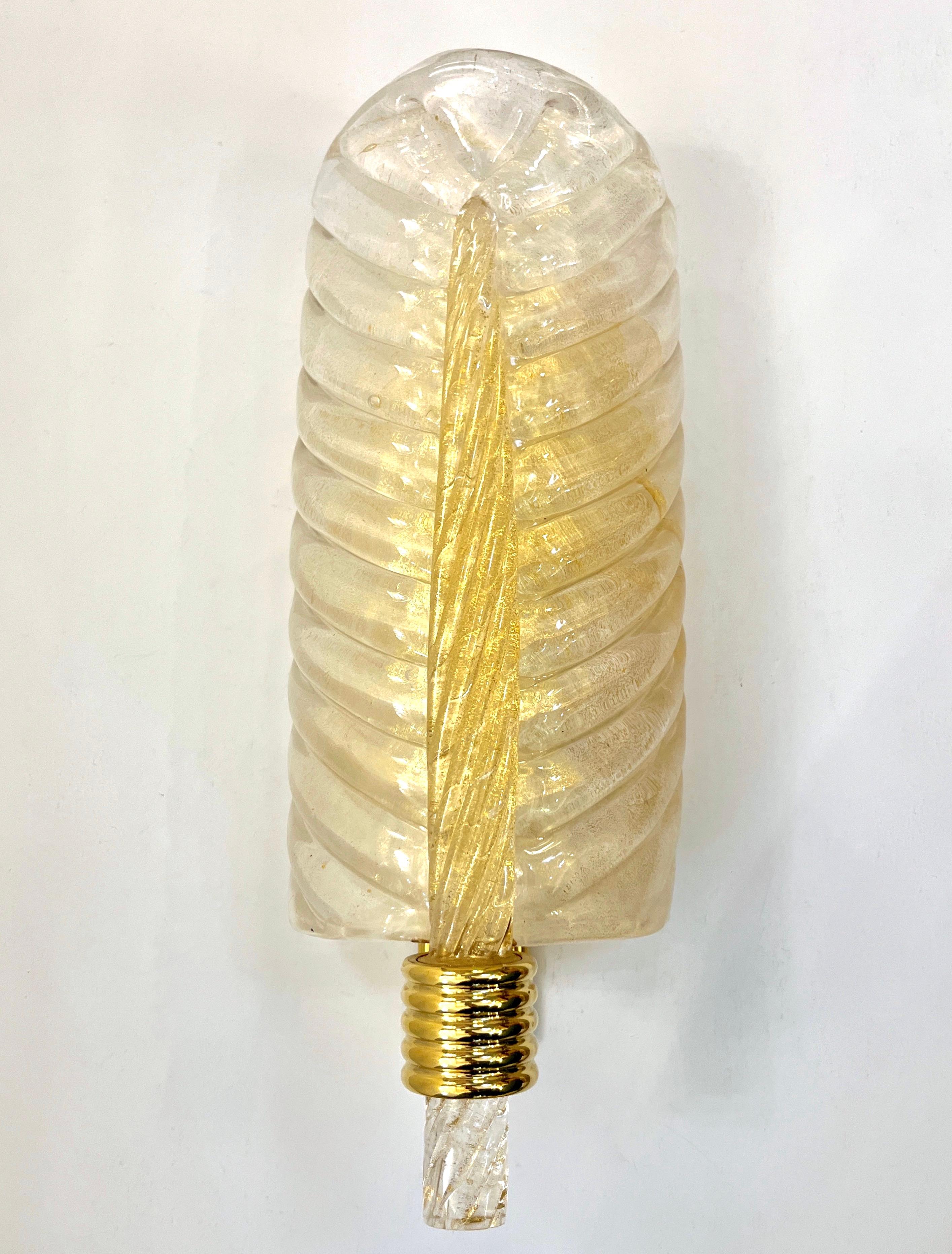 Contemporary Italian Art Deco Pair Crystal Gold Murano Glass Brass Leaf Sconces im Angebot 4