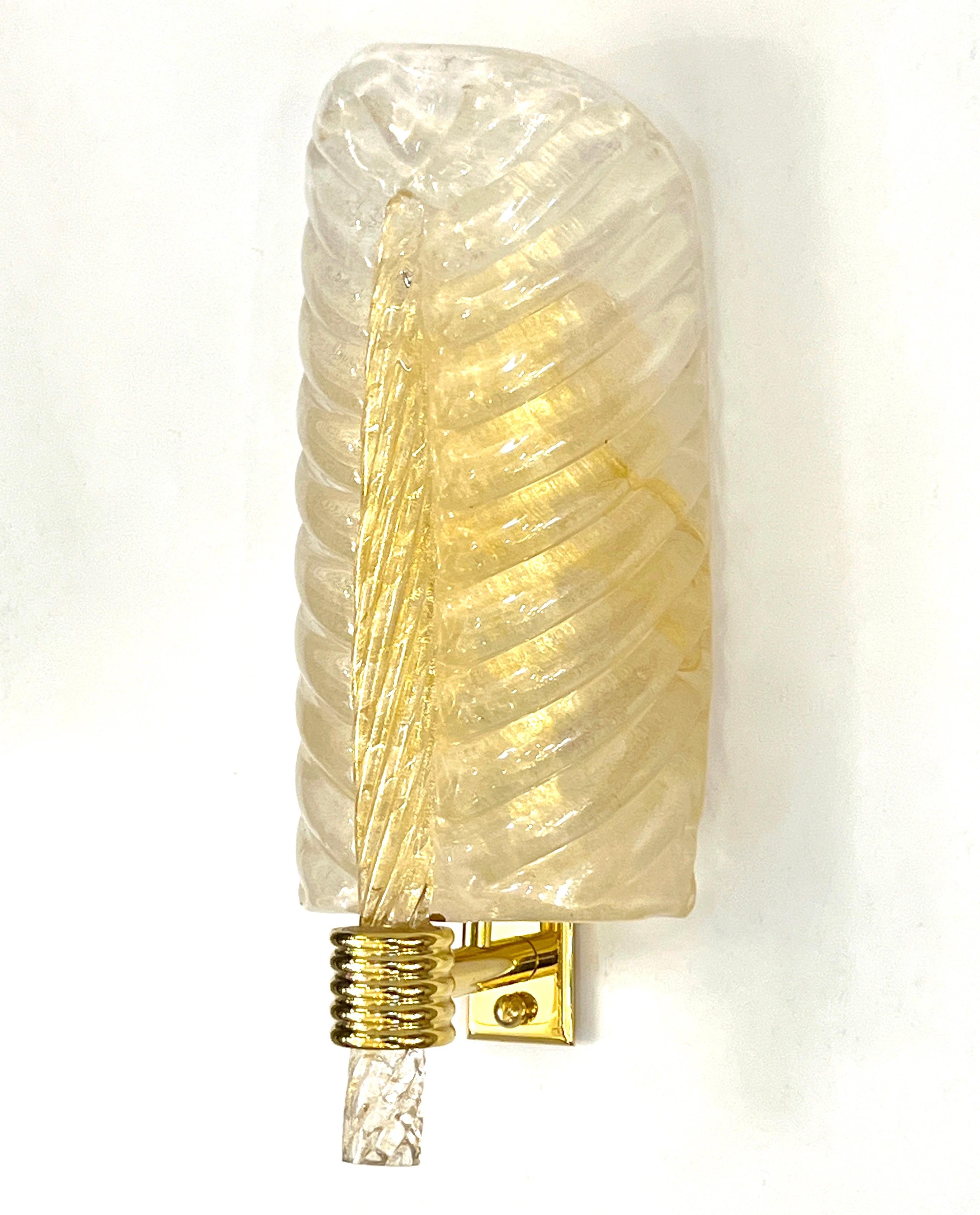 Contemporary Italian Art Deco Pair Crystal Gold Murano Glass Brass Leaf Sconces im Angebot 8