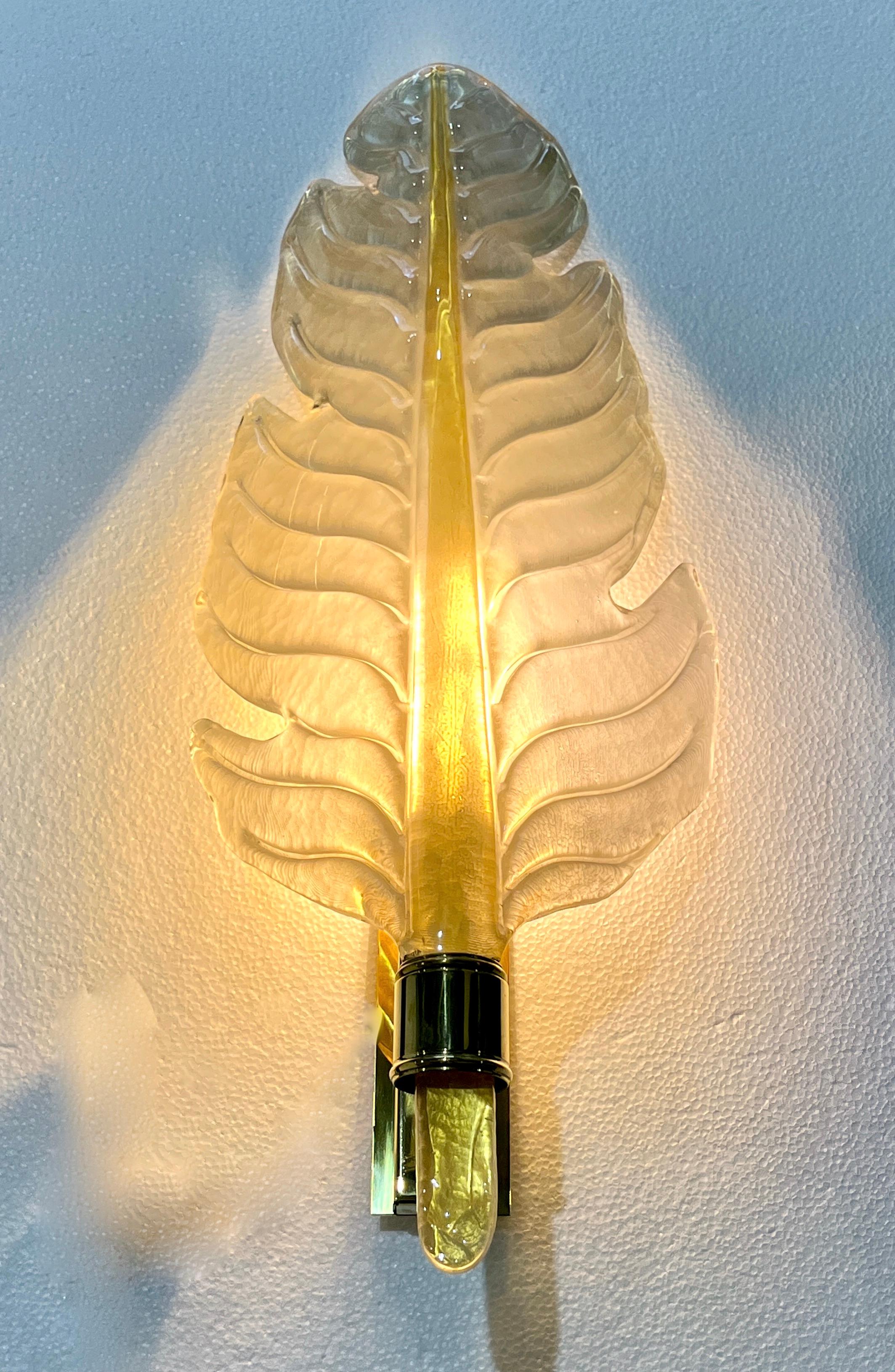 Contemporary Italian Art Deco Pair of Amber Gold Murano Glass Brass Leaf Sconces For Sale 7