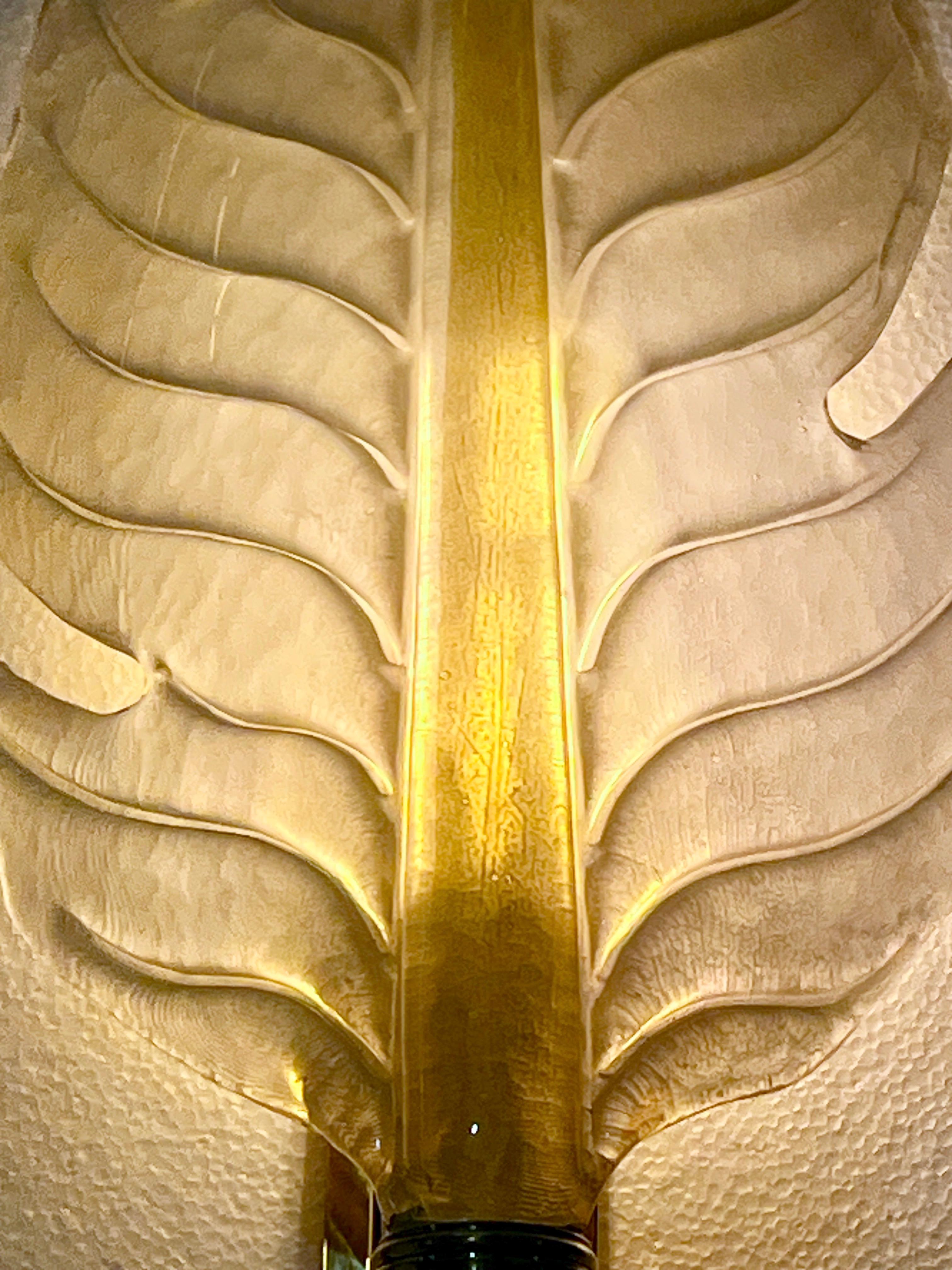 Contemporary Italian Art Deco Pair of Amber Gold Murano Glas Messing Blatt Sconces im Angebot 5