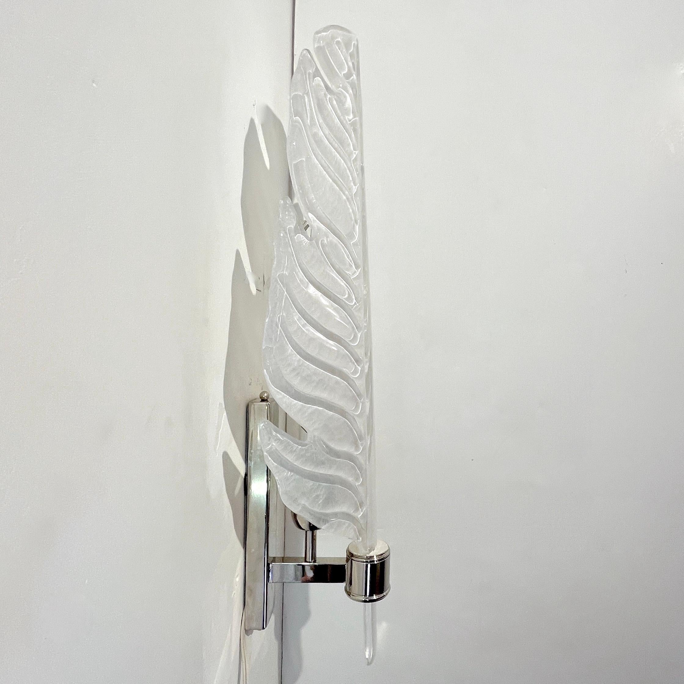 Paire d'appliques contemporaines en verre blanc de Murano à feuilles de nickel de style Art déco italien en vente 4