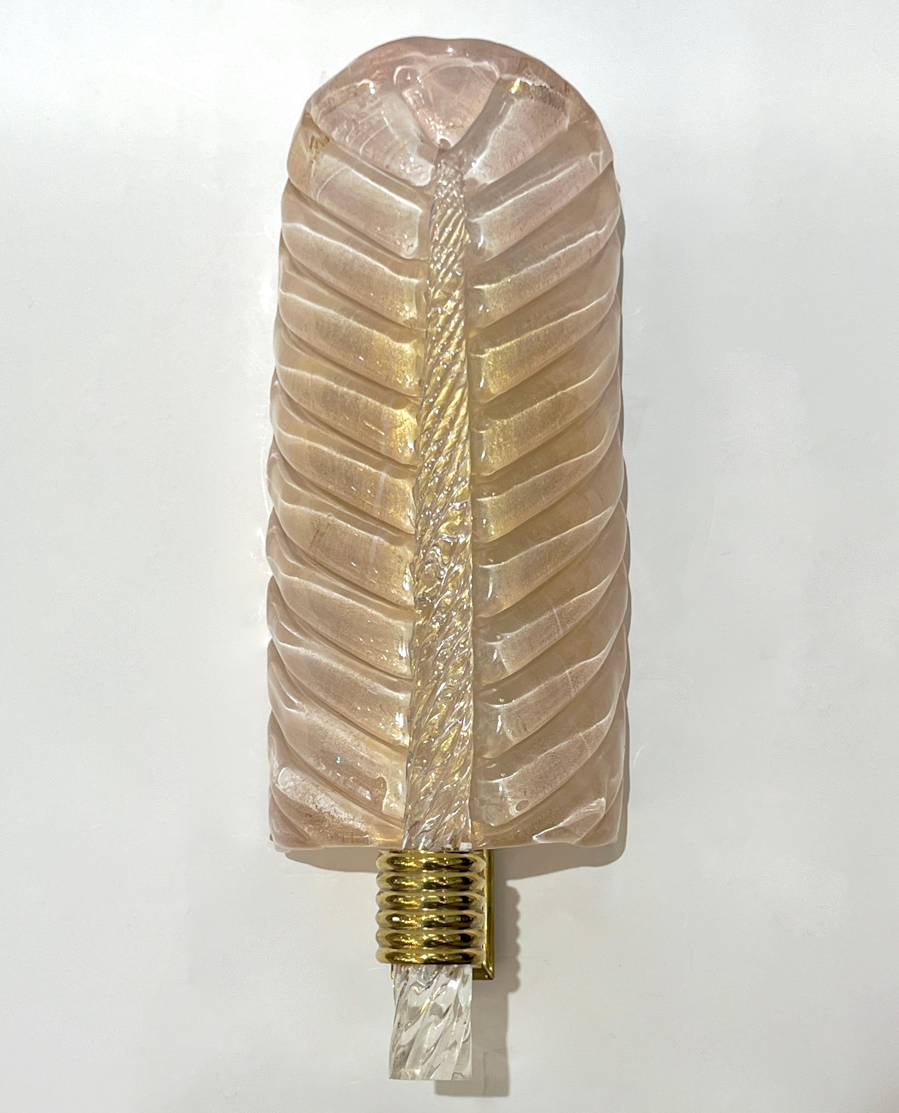 Contemporary Italian Art Deco Pair of Pink Gold Leaf Murano Glass Brass Sconces im Angebot 3