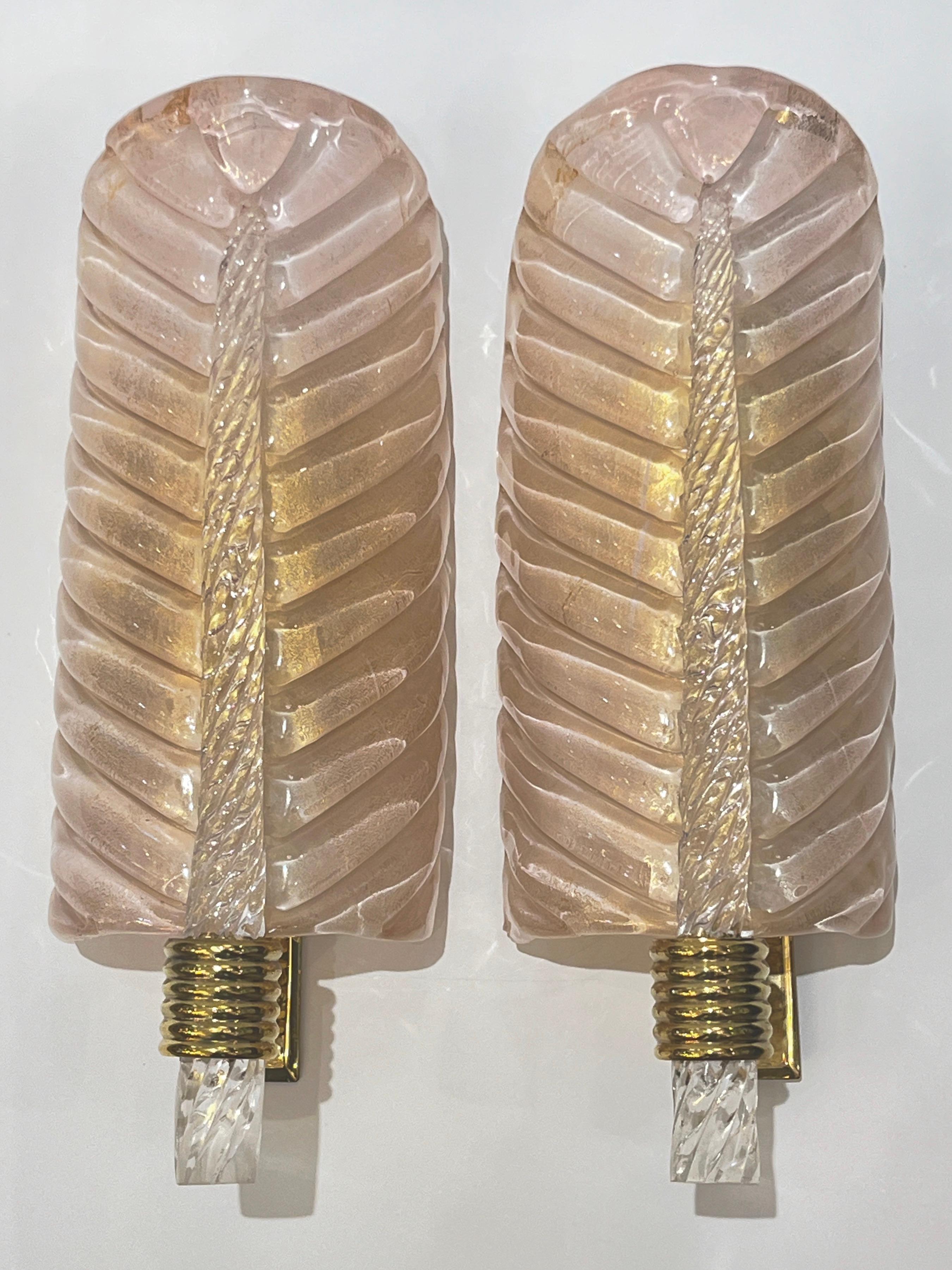 Contemporary Italian Art Deco Pair of Pink Gold Leaf Murano Glass Brass Sconces im Angebot 6