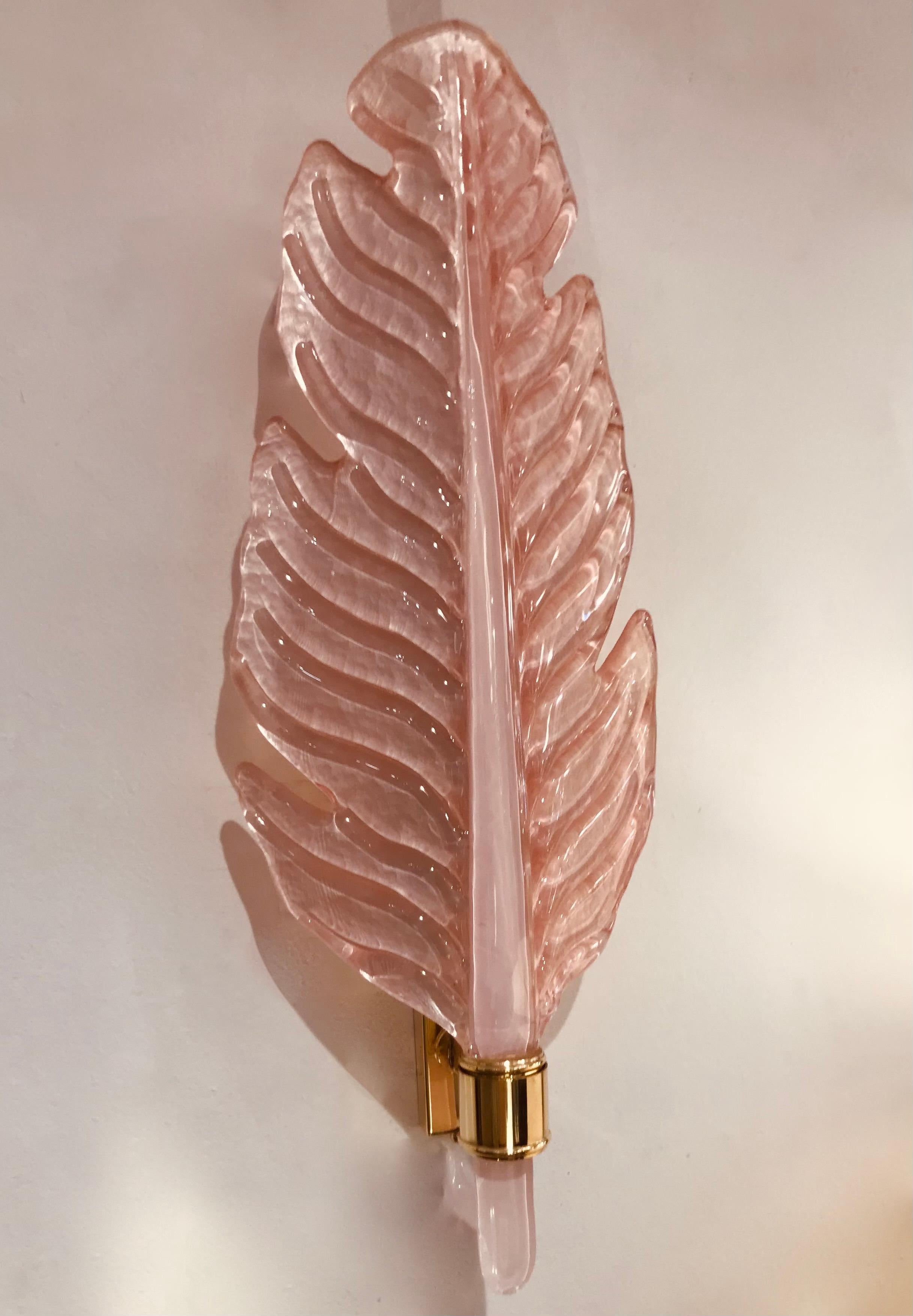 Contemporary Italian Art Deco Pink Murano Glass & Brass Feather Leaf Sconces In New Condition For Sale In New York, NY