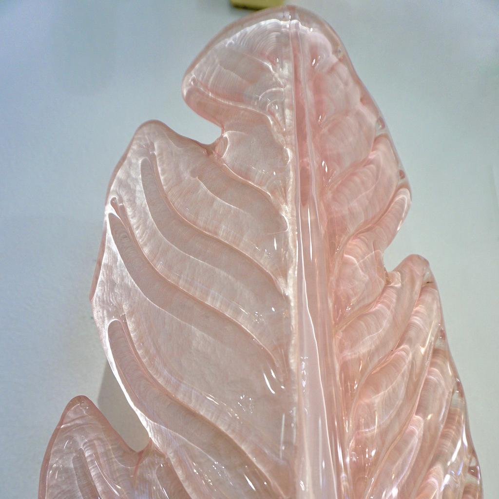 Contemporary Italian Art Deco Pink Murano Glass & Brass Feather Leaf Sconces For Sale 2