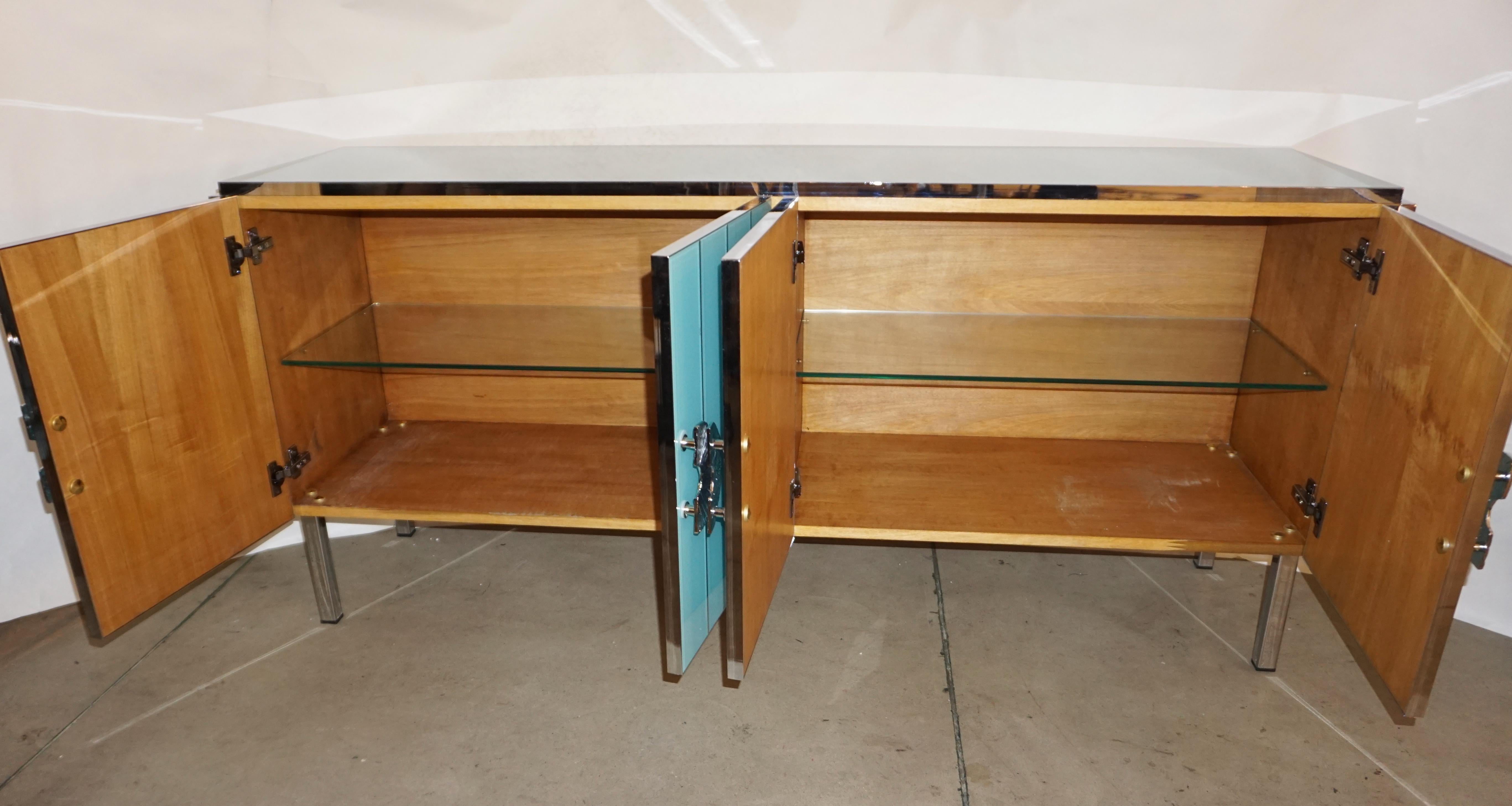 Moderner zeitgenössischer italienischer Schrank im Art-Déco-Stil aus Aqua-Türkis-Glas und Nickel (Art déco) im Angebot