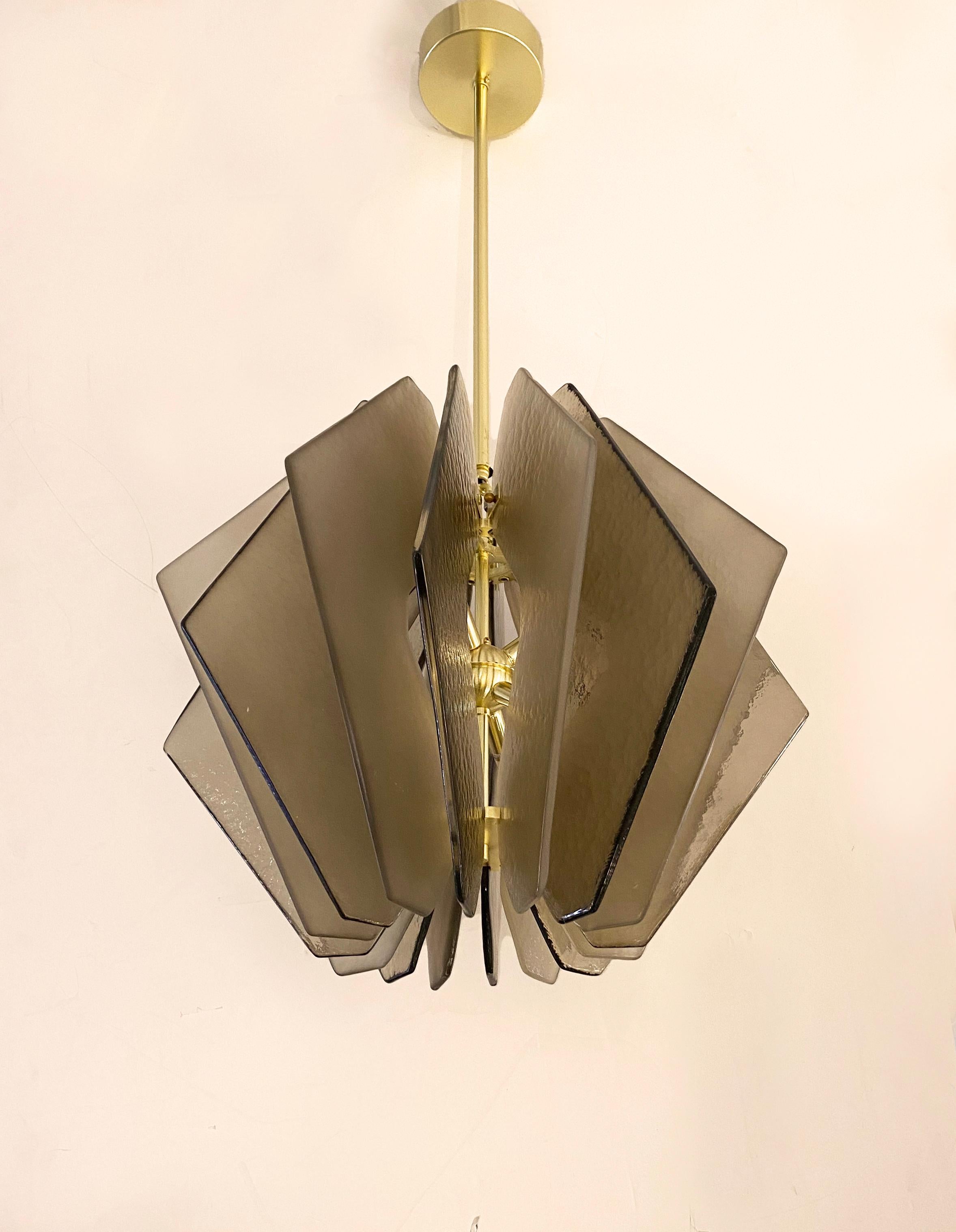 Contemporary Italian Beige Textured Murano Glass Satin Brass Pendelleuchte/Chandelier im Angebot 3