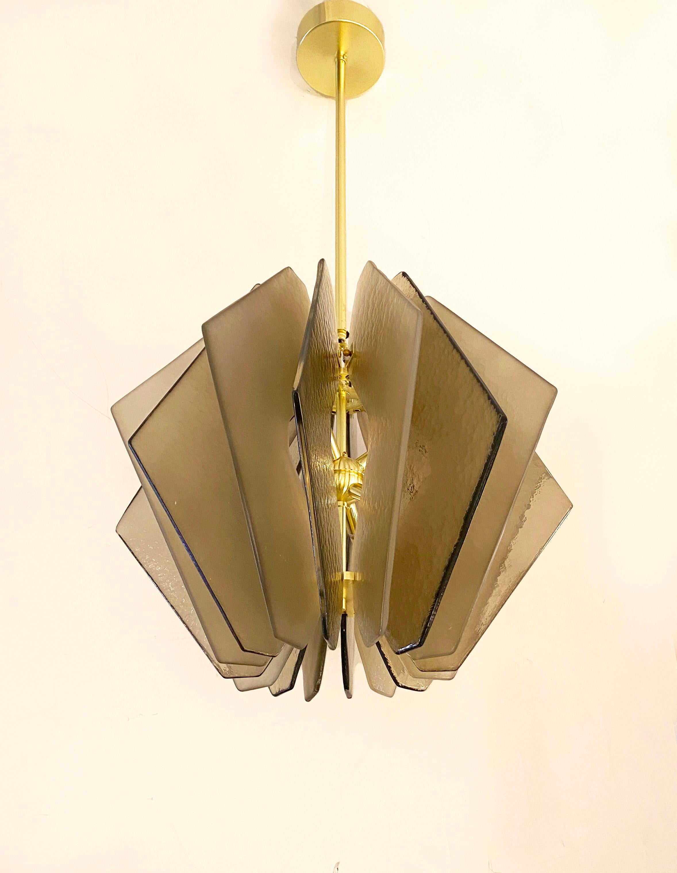 Contemporary Italian Beige Textured Murano Glass Satin Brass Pendant/Chandelier For Sale 1