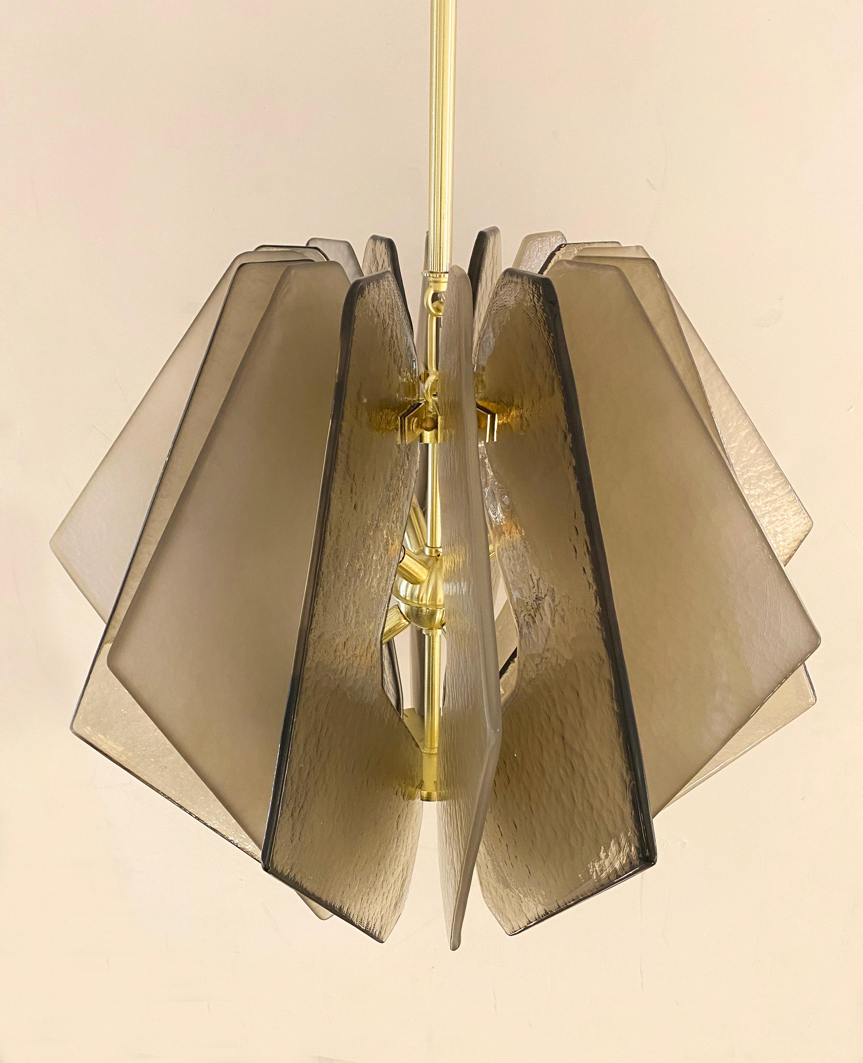 Contemporary Italian Beige Textured Murano Glass Satin Brass Pendant/Chandelier For Sale 4