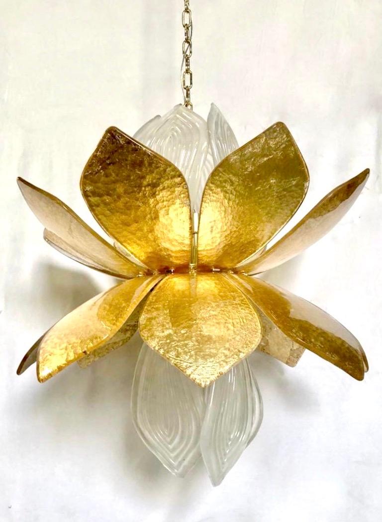 Contemporary Italian Brass Gold Leaf Murano Glass Flower Chandelier Pendant In New Condition For Sale In New York, NY