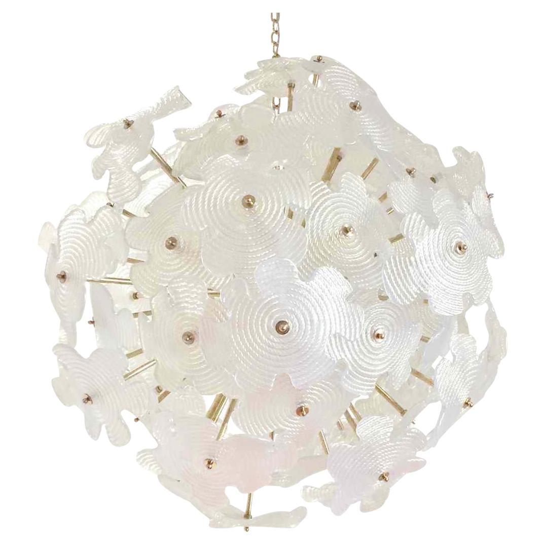 Lampadario Sputnik contemporaneo in ottone e vetro di Murano bianco satinato