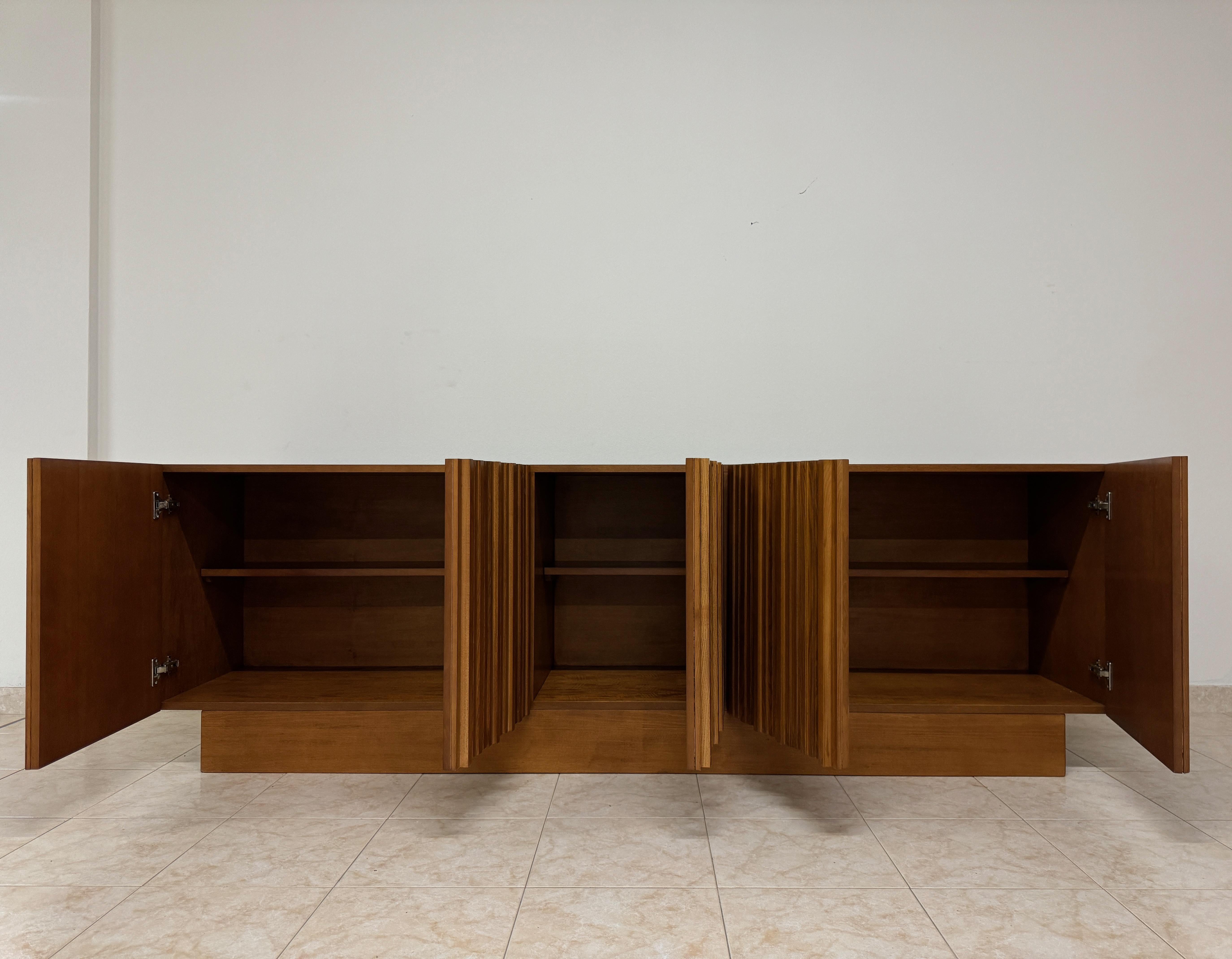 XXIe siècle et contemporain Buffet Brutaliste Italien Contemporain en vente