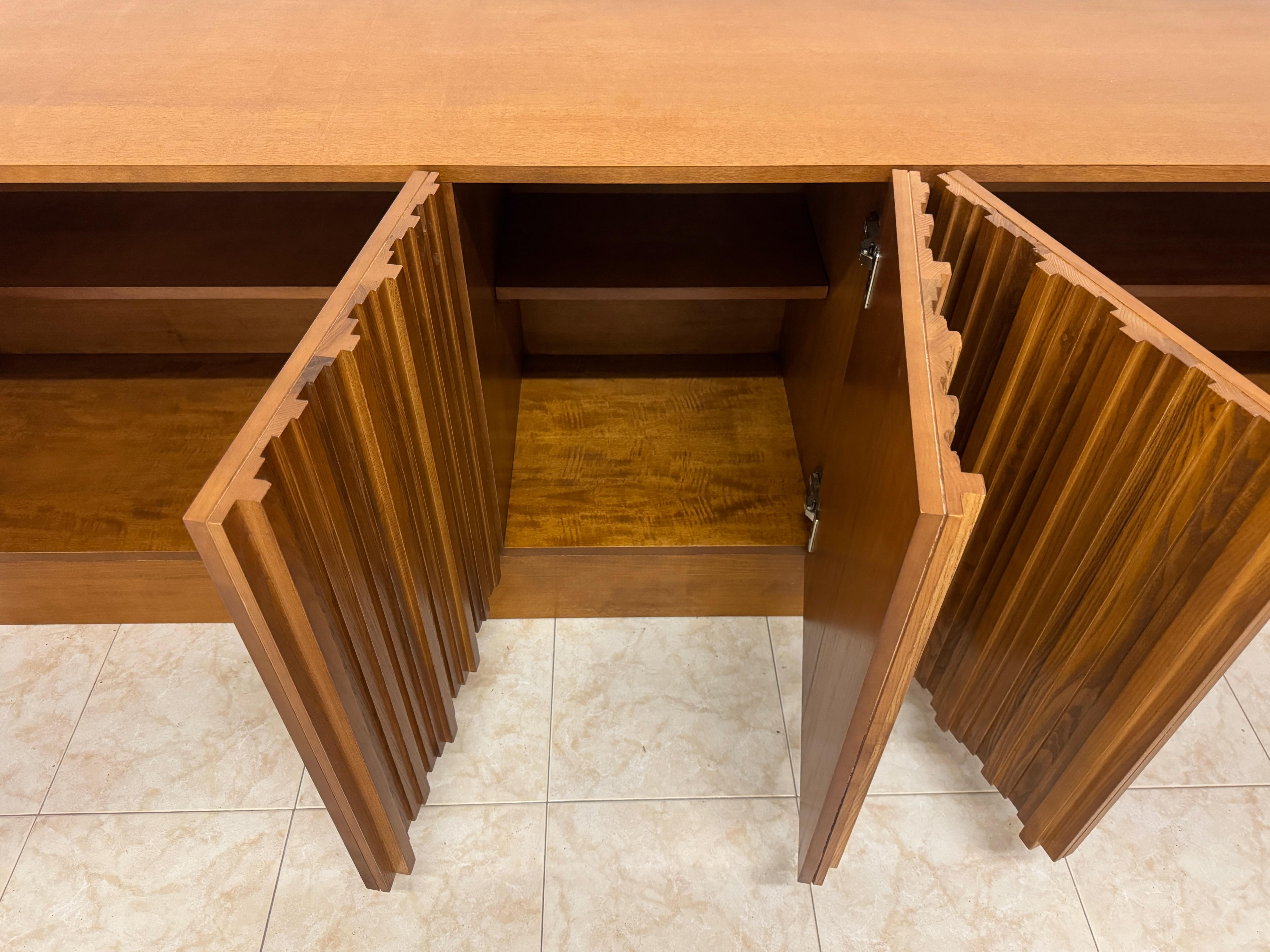 Frêne Buffet Brutaliste Italien Contemporain en vente