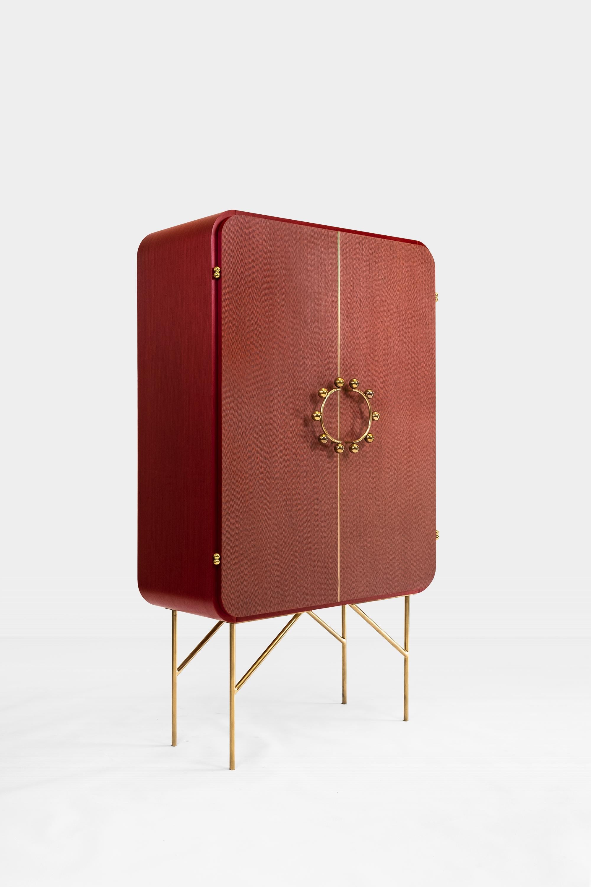 Laiton Armoire de rangement contemporaine Armoire d'appoint en bois coloré Serena Confalonieri en vente