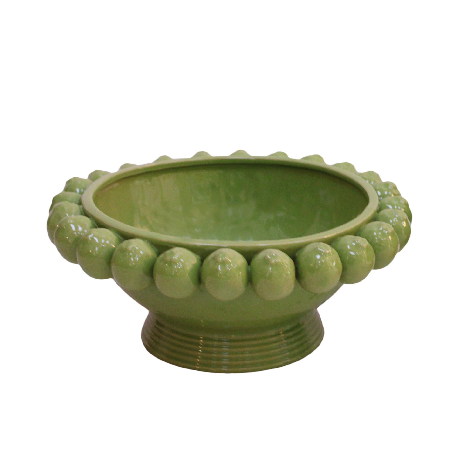 Vase fabriqué à la main en céramique émaillée avec des motifs traditionnels du sud de l'Italie.