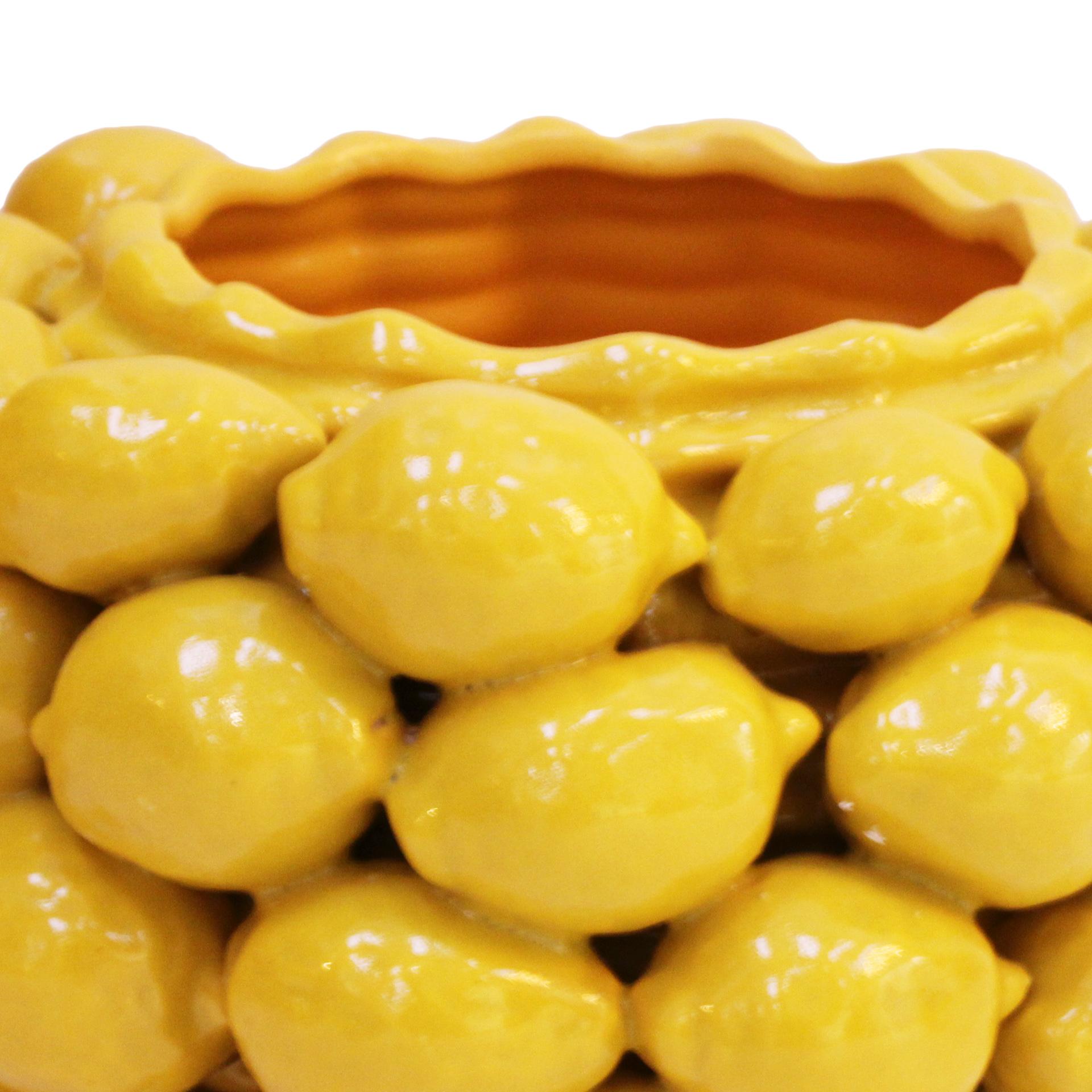 Zeitgenössische gelbe abgerundete italienische Keramikvase mit Obstmotiven (Gedrechselt) im Angebot