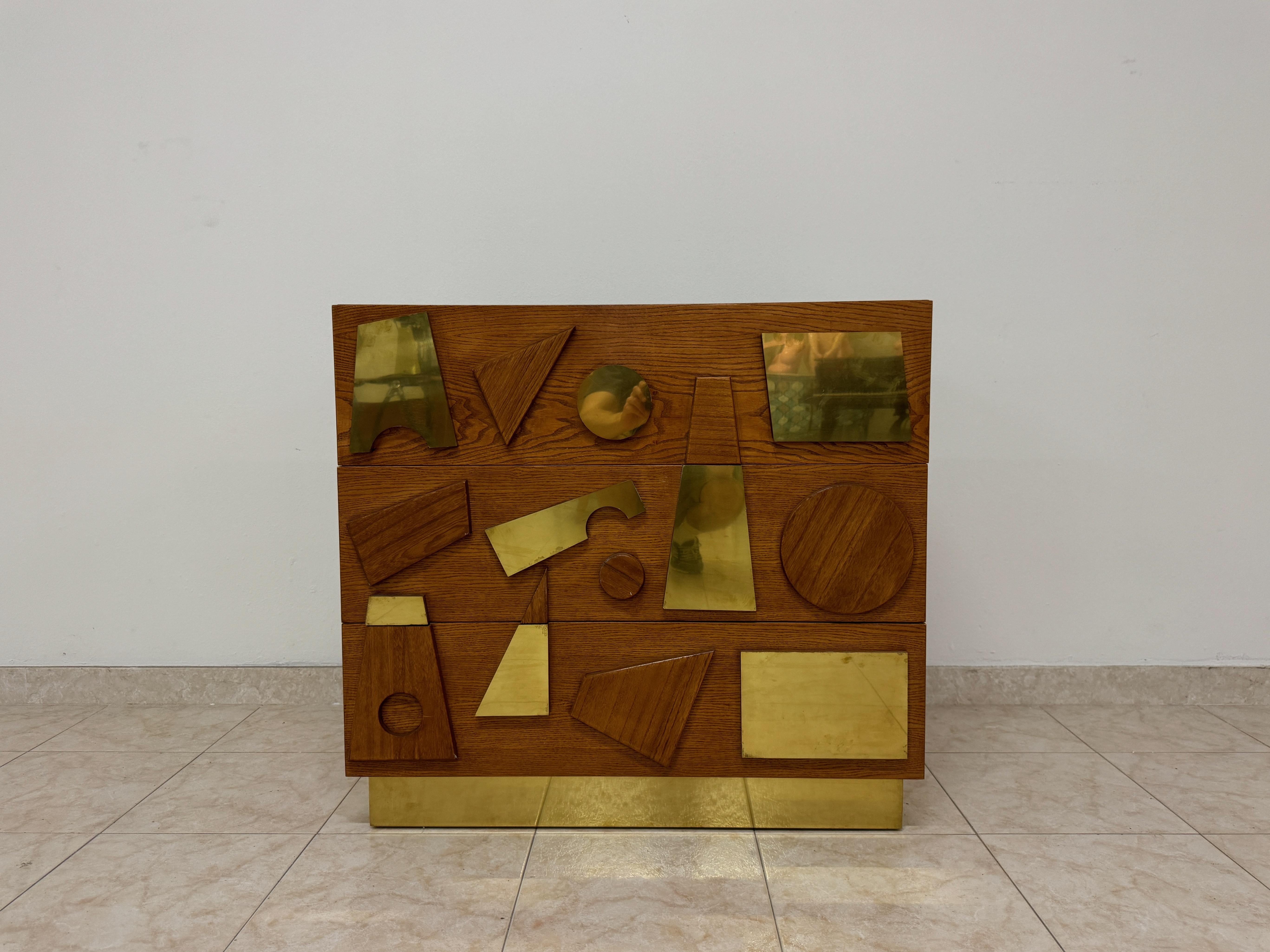 Mid-Century Modern Contemporary Italian Chest of Drawers with Brass Details For Sale
