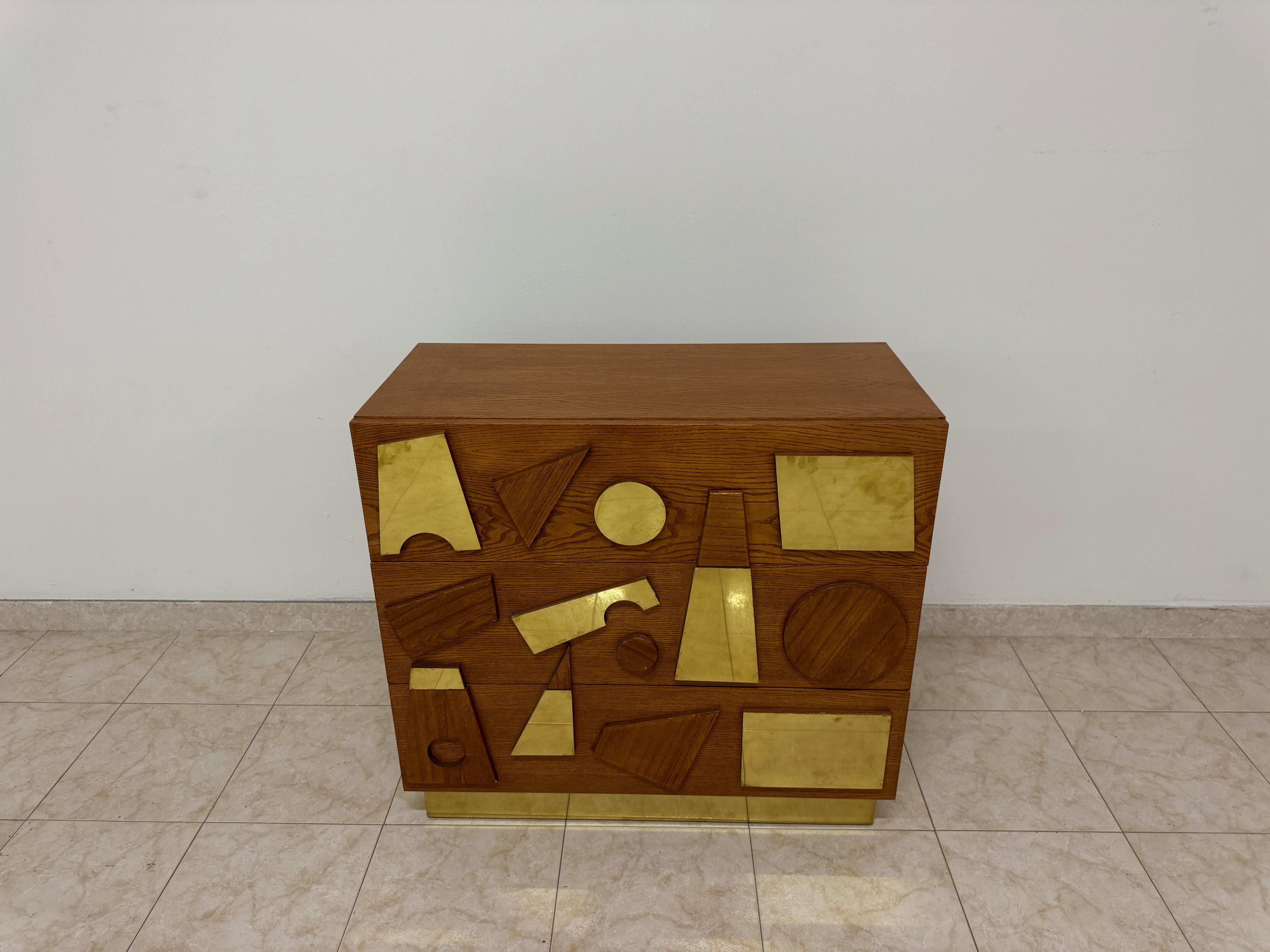 Contemporary Italian Chest of Drawers with Brass Details In New Condition For Sale In London, London