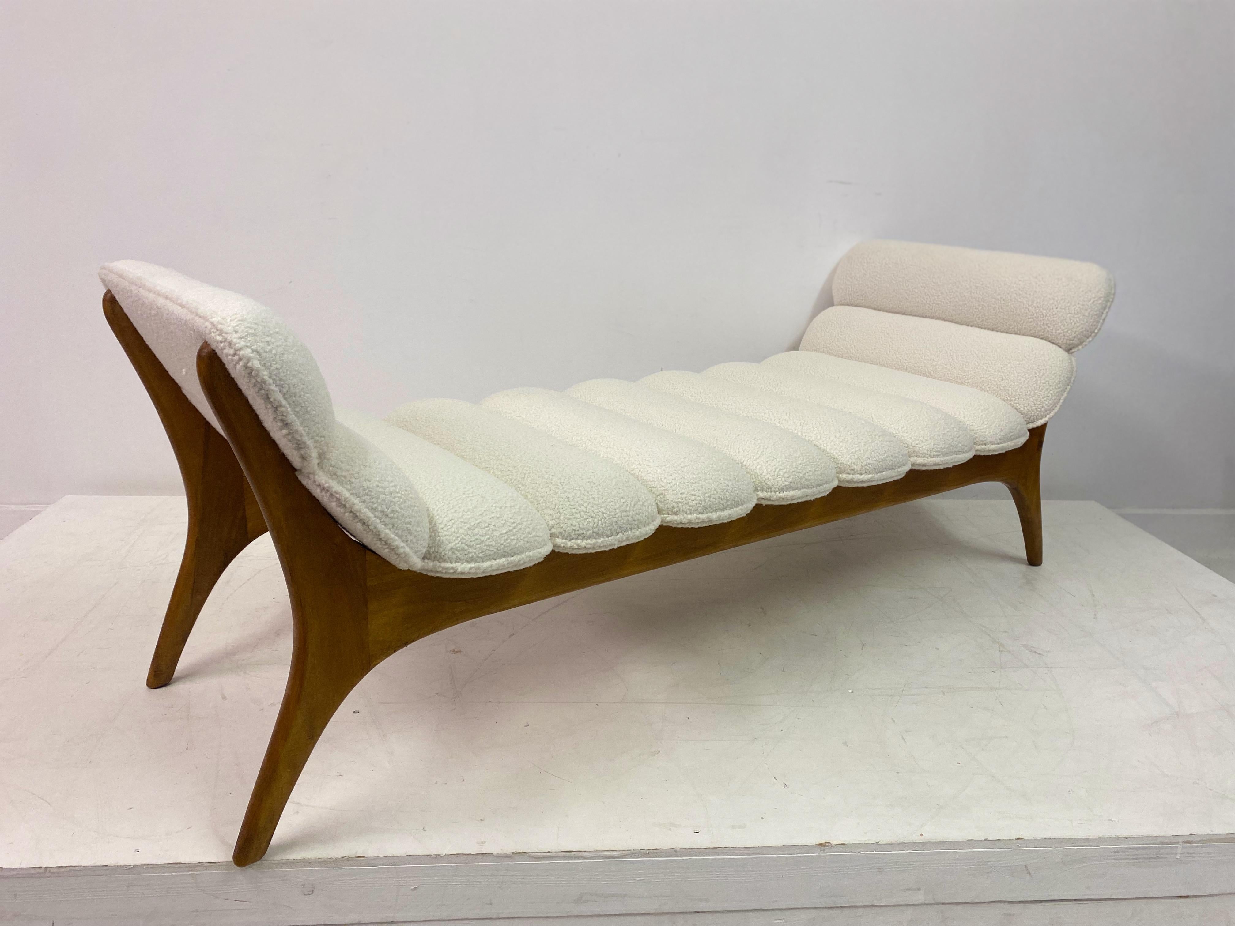 Contemporary Italian Daybed in Boucle For Sale 7