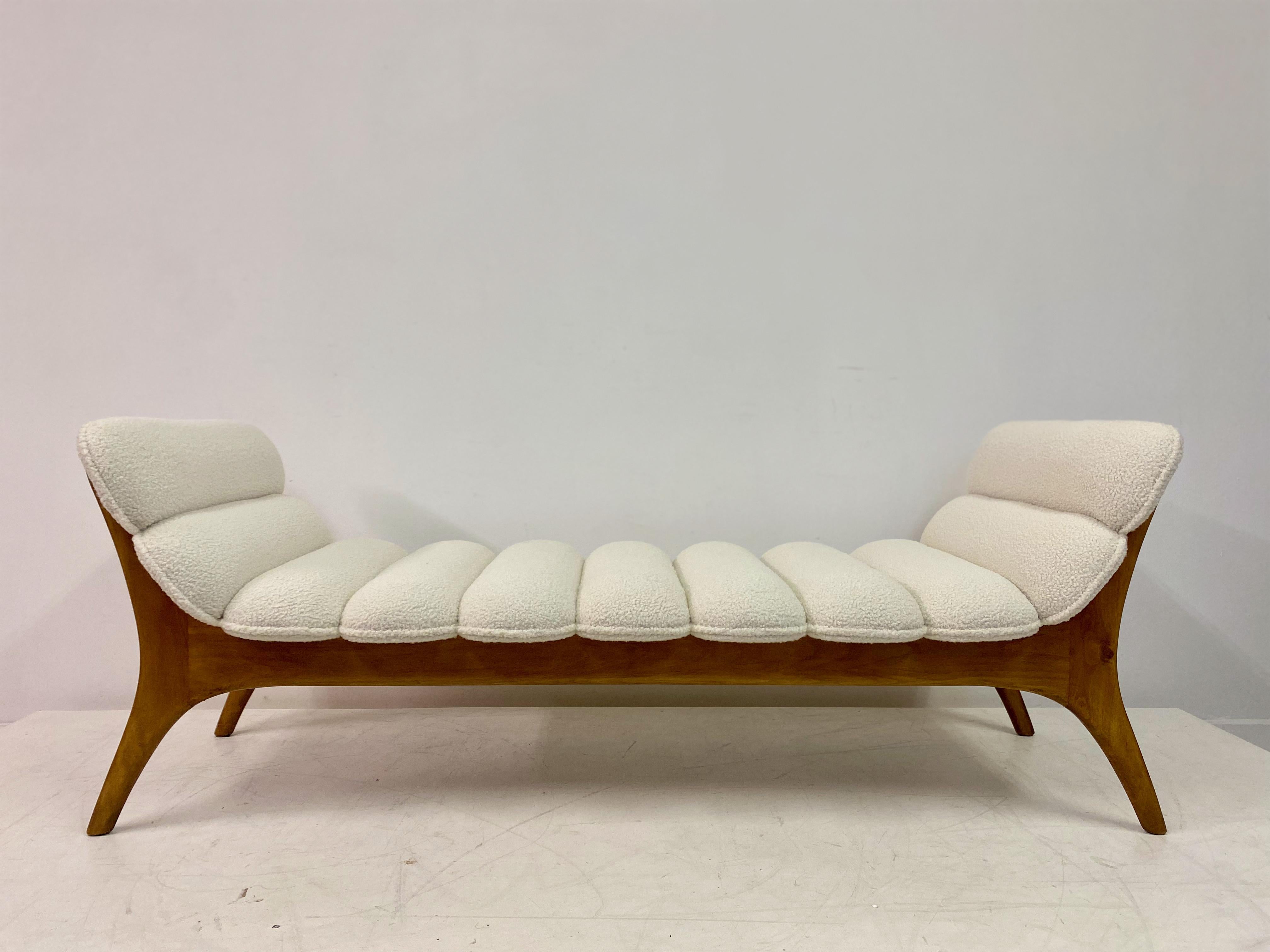 Daybed

Ash frame

Pillow seat in boucle

Italy Contemporary.