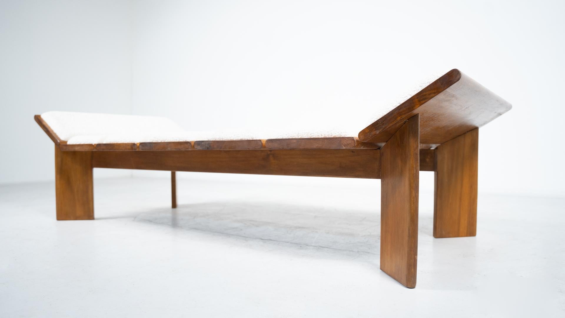 Daybed Italiano Contemporáneo, Tela Boucle Blanca y Madera Moderno en venta