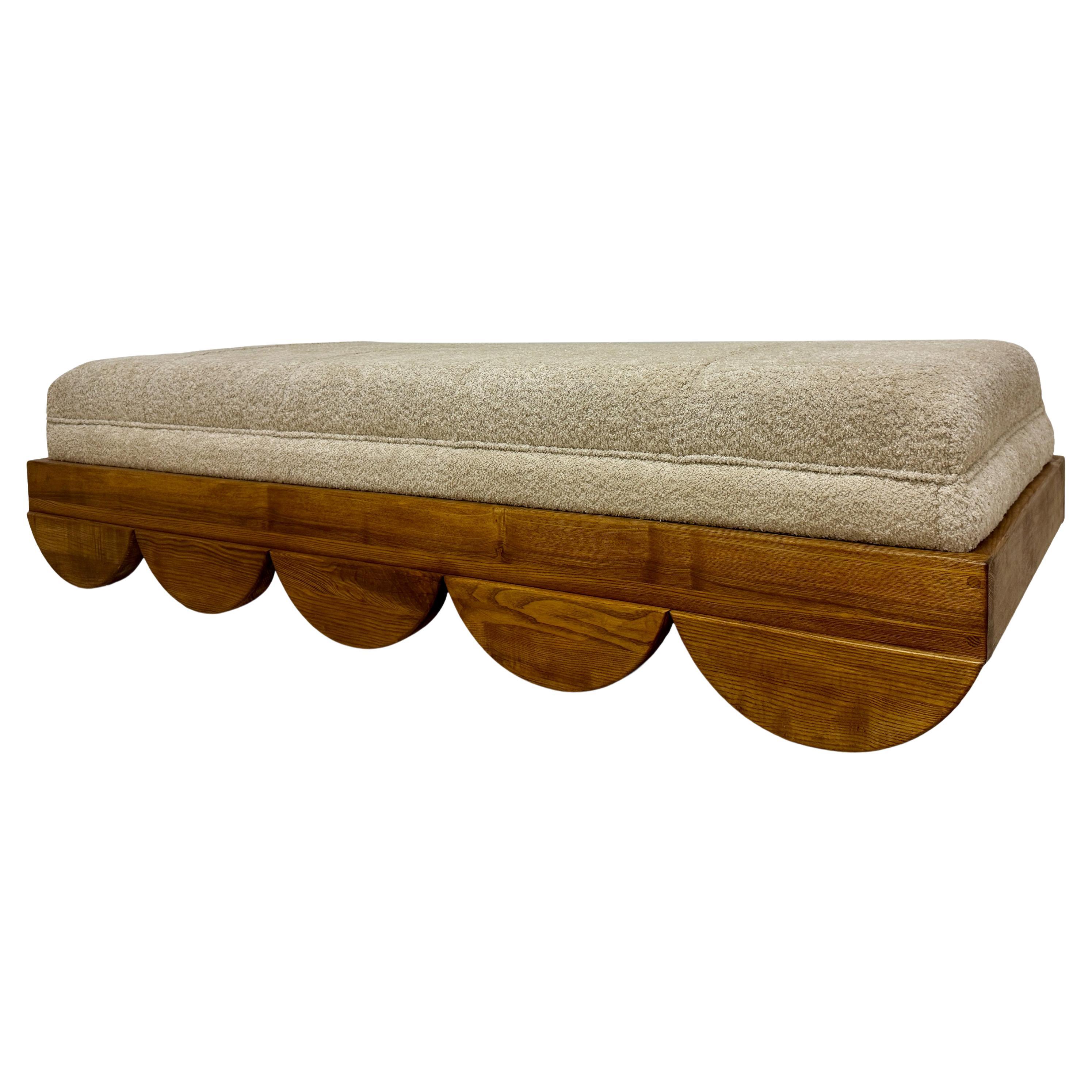 Letto da giorno italiano contemporaneo con piedini a semicerchio in vendita
