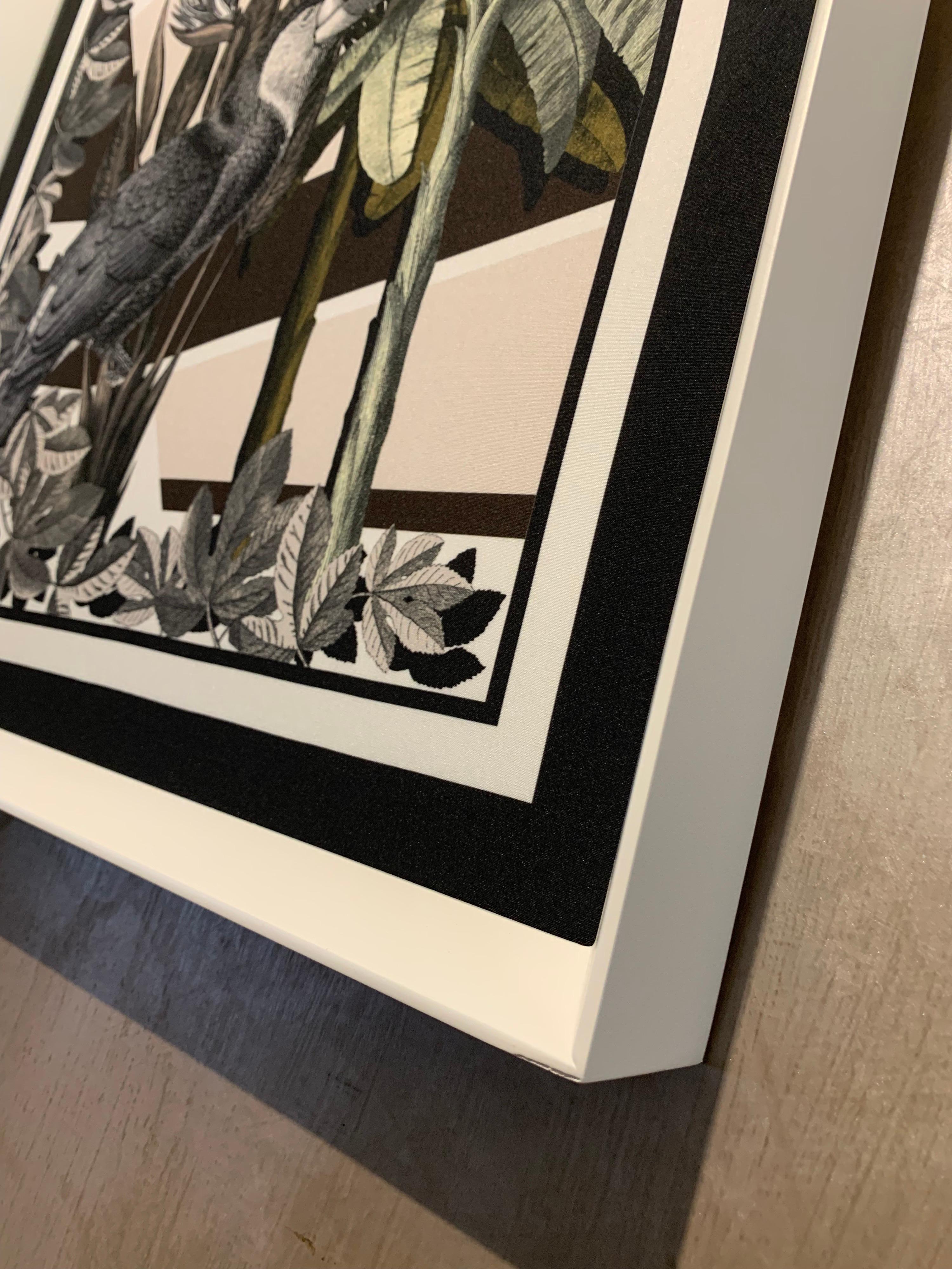 XXIe siècle et contemporain Foulard imprimé de designer italien contemporain avec cadre en bois blanc mat en vente