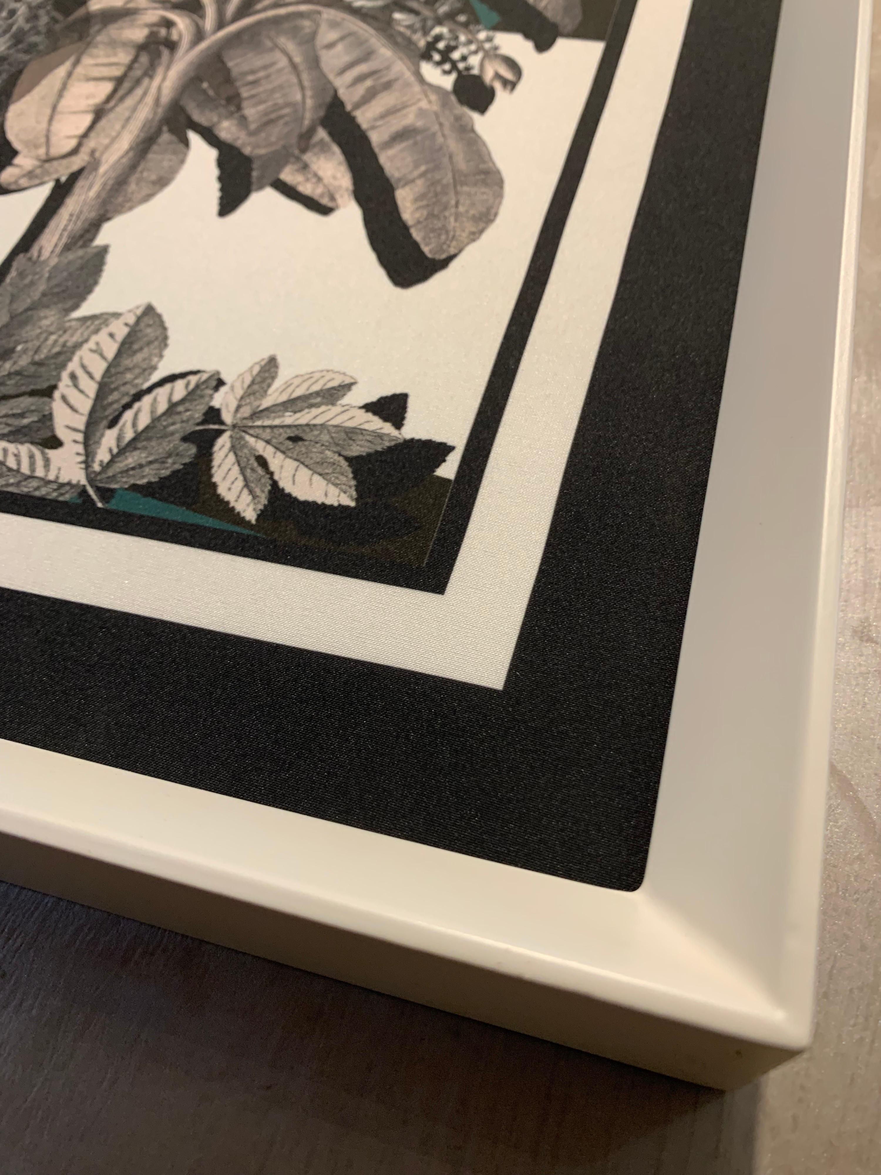 Foulard imprimé de designer italien contemporain avec cadre en bois blanc mat en vente 2