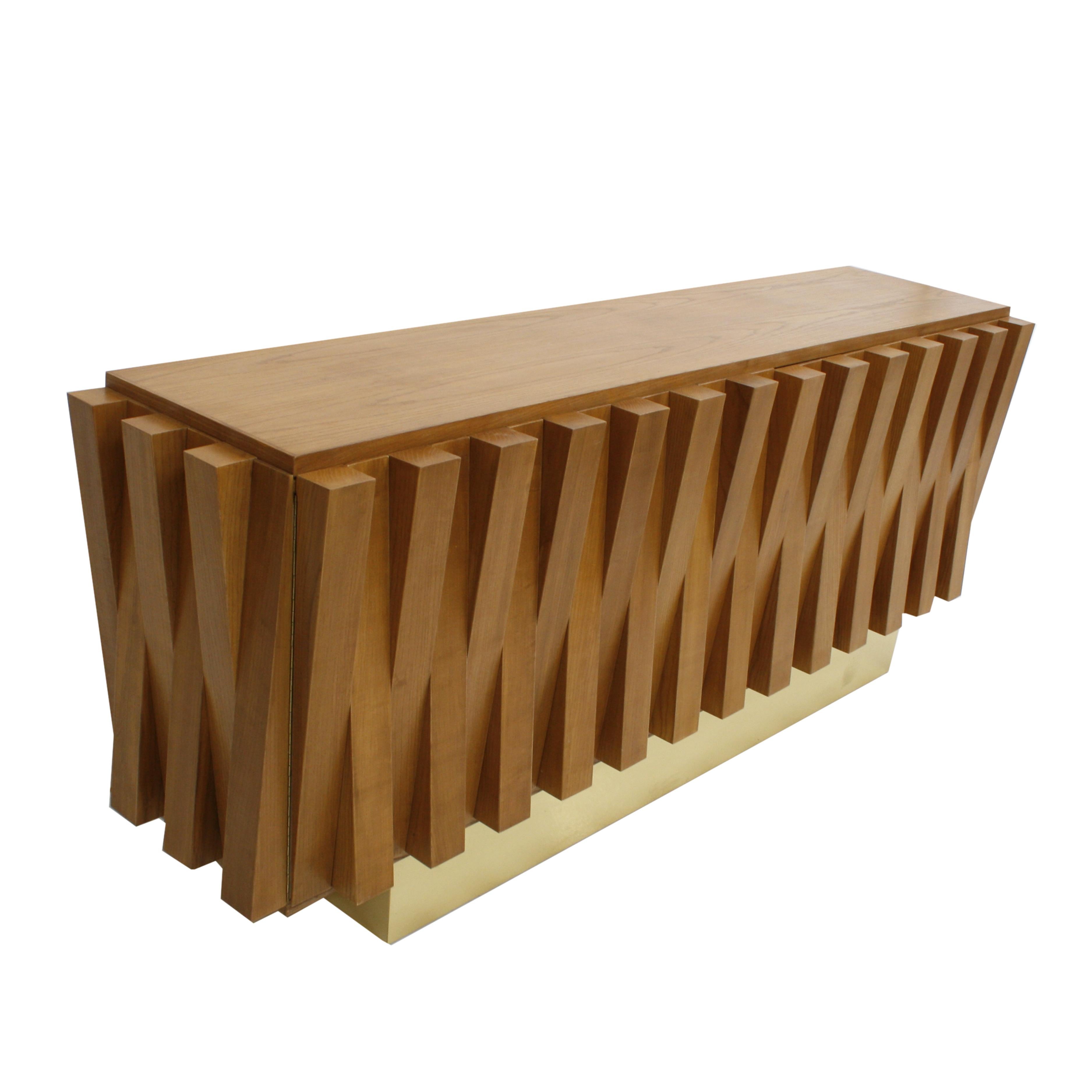 Contemporary Italian Dry Bar Made of Wood and Brass in Brutalist Style In Good Condition For Sale In Madrid, ES