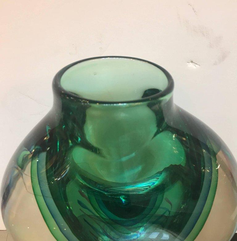 Gorgeous Murano hand blown art glass vase signed by the artist Luigi Onesto for the premiere Italian company Oggetti.
